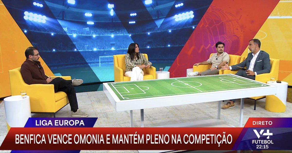 botelho_oscar's tweet photo. https://t.co/4MvfsqtsUq No Zona Frontal em directo no #Vmais em estúdio na companhia @Hugo7Soares e @JoaoMiguel063 com apresentação de Joana Pires. Para o rescaldo @OMONOIAfootball 🆚 @SLBenfica na #UEL e das noites europeias 🇵🇹 na #UCL além da actualidade #LigaPortugalBetClic https://t.co/6lWXOwvqAc