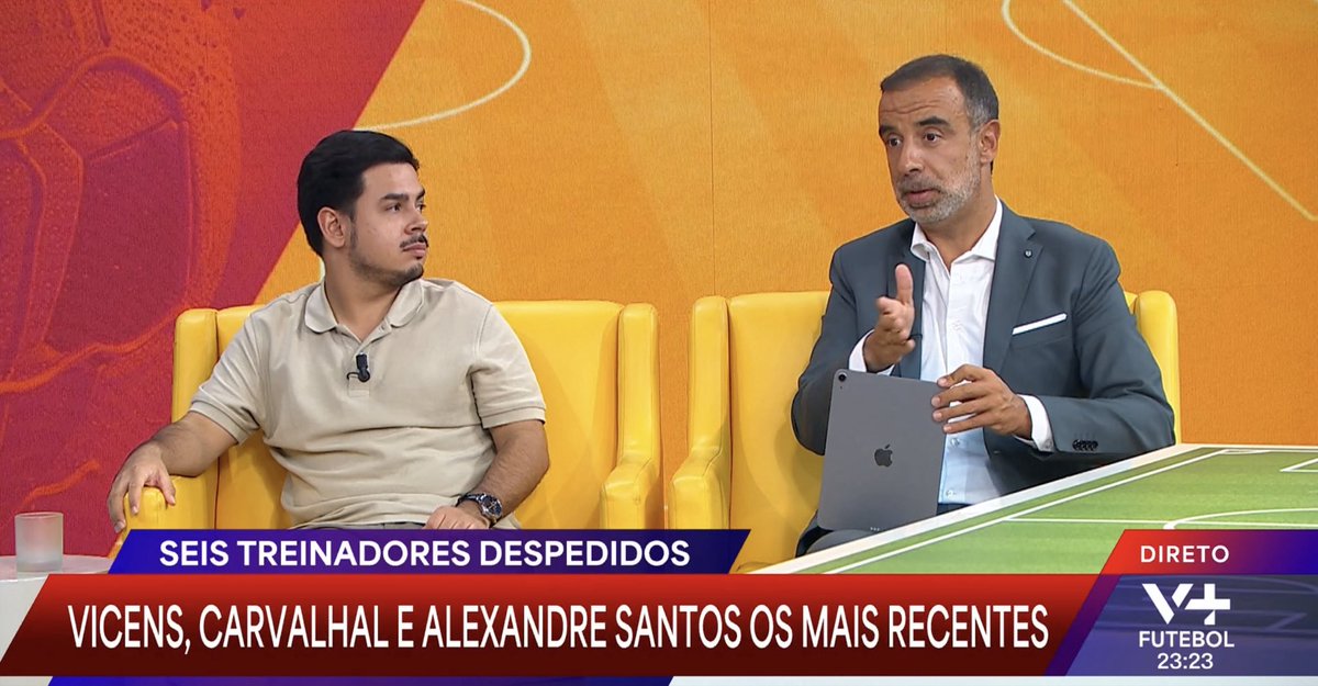 botelho_oscar's tweet photo. https://t.co/4MvfsqtsUq No Zona Frontal em directo no #Vmais em estúdio na companhia @Hugo7Soares e @JoaoMiguel063 com apresentação de Joana Pires. Para o rescaldo @OMONOIAfootball 🆚 @SLBenfica na #UEL e das noites europeias 🇵🇹 na #UCL além da actualidade #LigaPortugalBetClic https://t.co/6lWXOwvqAc