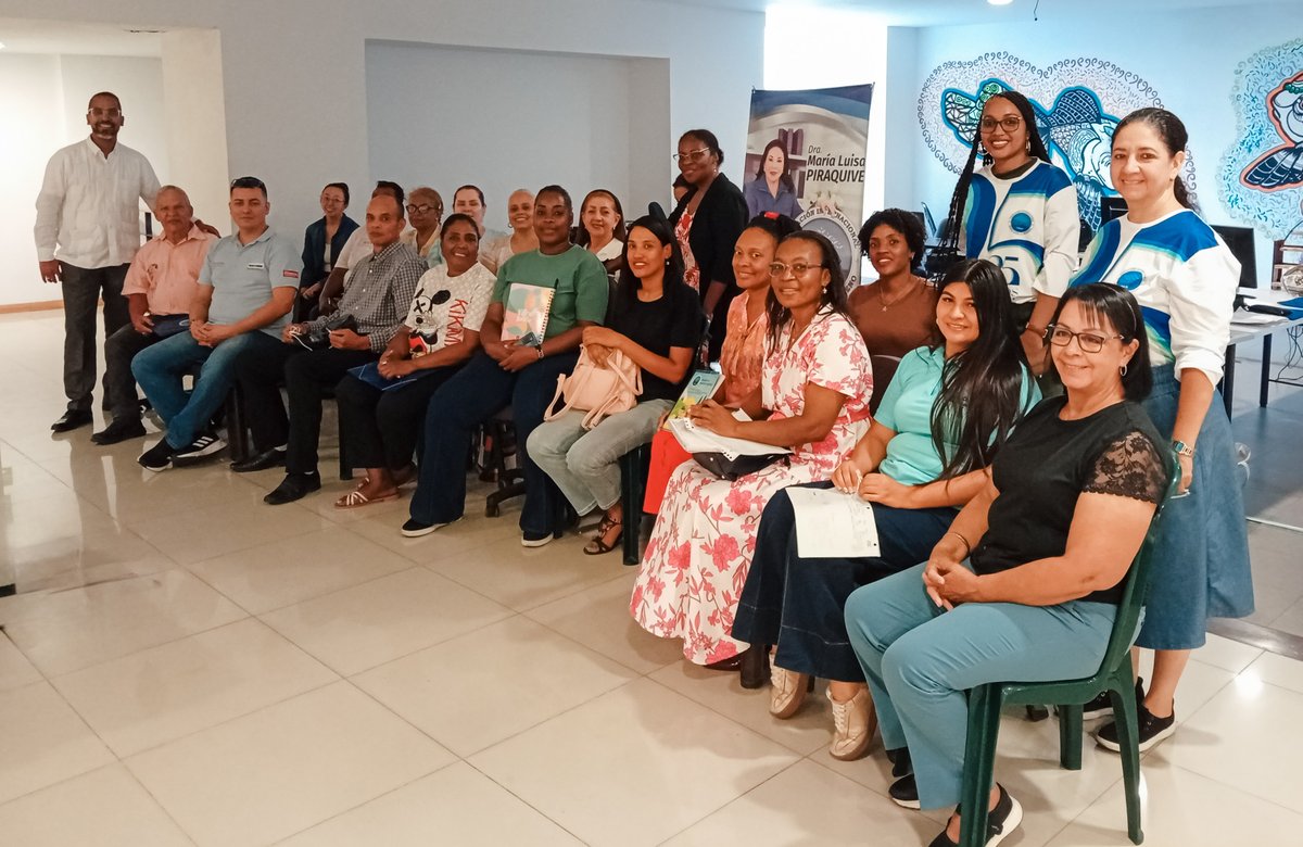 FIMLM's tweet photo. #FamiliasProductivas | 💙 ¡En Palmira, emprendedores presentaron sus ideas ante empresarios locales en una experiencia al estilo Shark Tank! Con Despertar Emprendedor, fortalecieron sus habilidades para impulsar sus negocios y hacer realidad sus sueños. 
#FIMLM #Emprendimiento https://t.co/UWzI6sfk8x