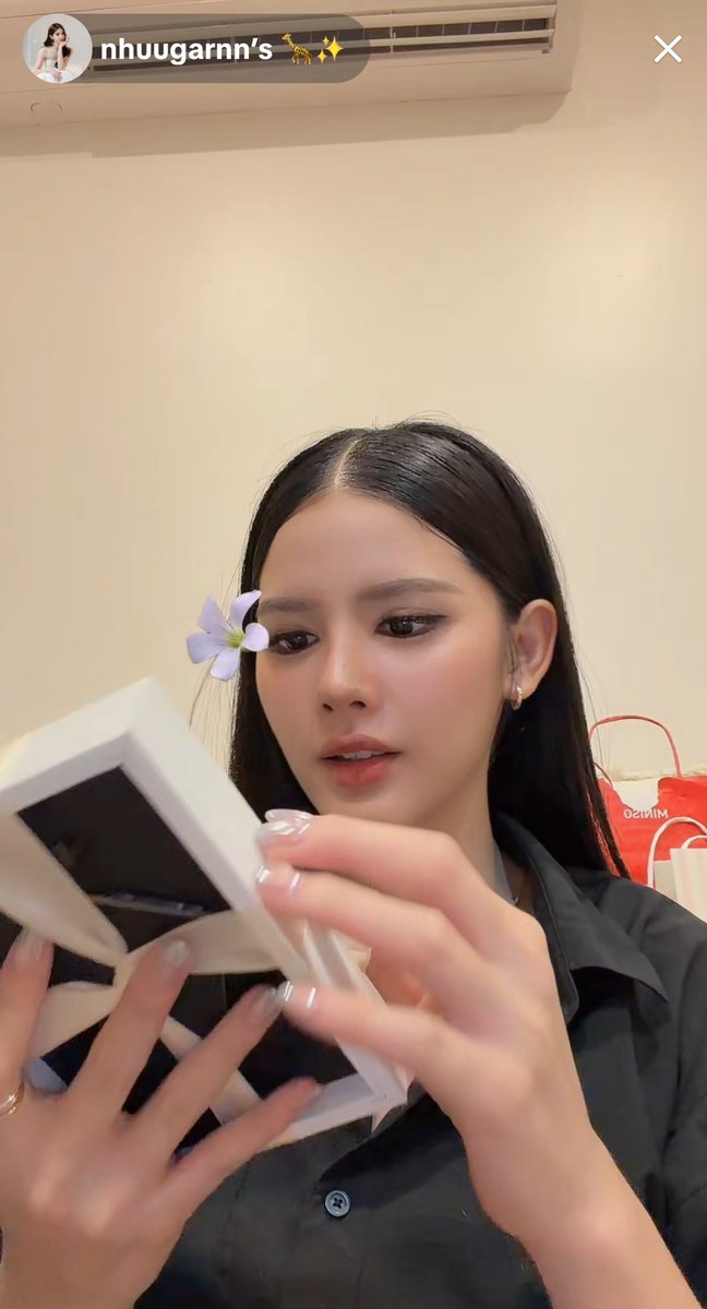 Brillorosascute's tweet photo. The way she was happy every time she opened a gift from fans, thank you for the livestream, I love you 💕
GARNMIE 1ST BUSKING
#ThirdPersonBuskingFlowerNote
#nhuugarnns https://t.co/pDexBZu1Ls