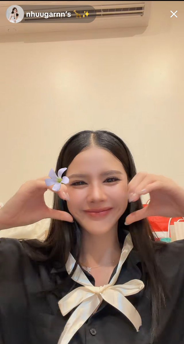 Brillorosascute's tweet photo. The way she was happy every time she opened a gift from fans, thank you for the livestream, I love you 💕
GARNMIE 1ST BUSKING
#ThirdPersonBuskingFlowerNote
#nhuugarnns https://t.co/pDexBZu1Ls