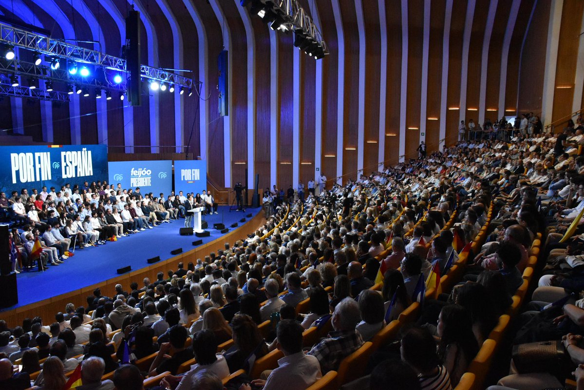 popularesVLC's tweet photo. España necesita recuperar el rumbo y la verdad. 🇪🇸

Vamos a ganar y a gobernar.

👉🏻 Como hicimos en Valencia, también lo haremos en España con @NunezFeijoo.

#PorFin 💙 https://t.co/mCqOBRa9j5
