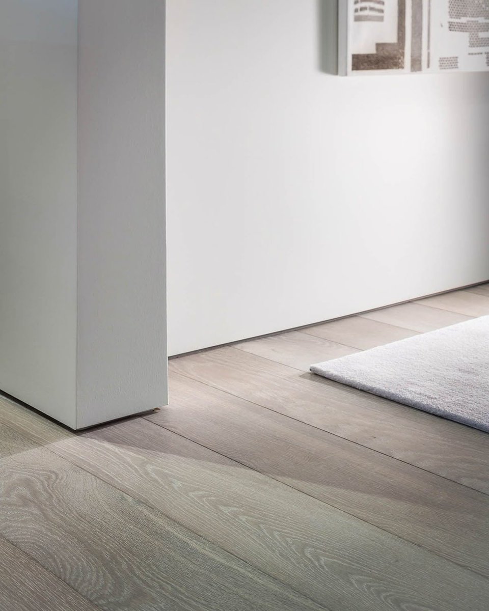 LinaErbie's tweet photo. الوزرة المخفية (Shadow Gap Skirting)

تفصيلة عند التقاء الجدار بالأرضية تعطي إحساسًا بخفة الجدار واستمرارية السطح، لكنها تحتاج تنسيقًا دقيقًا قبل التشطيب https://t.co/R8UIYjDq90