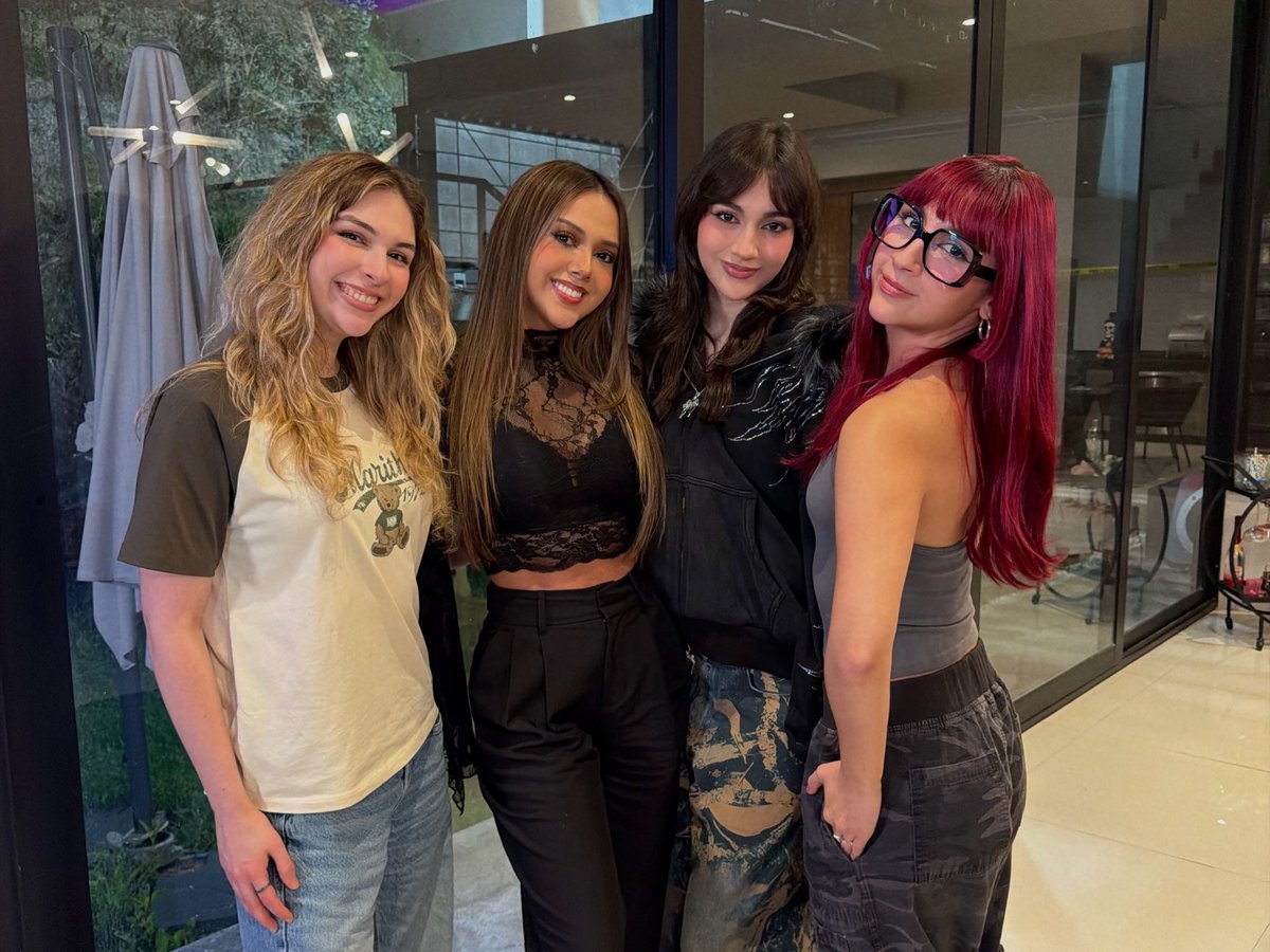TheWarningDaily's tweet photo. Dany, Ale, and Pau with Samy Rivers, Ama Blitz, and Aria Bela yesterday (October 22, 2026) https://t.co/imPXsgIyE5