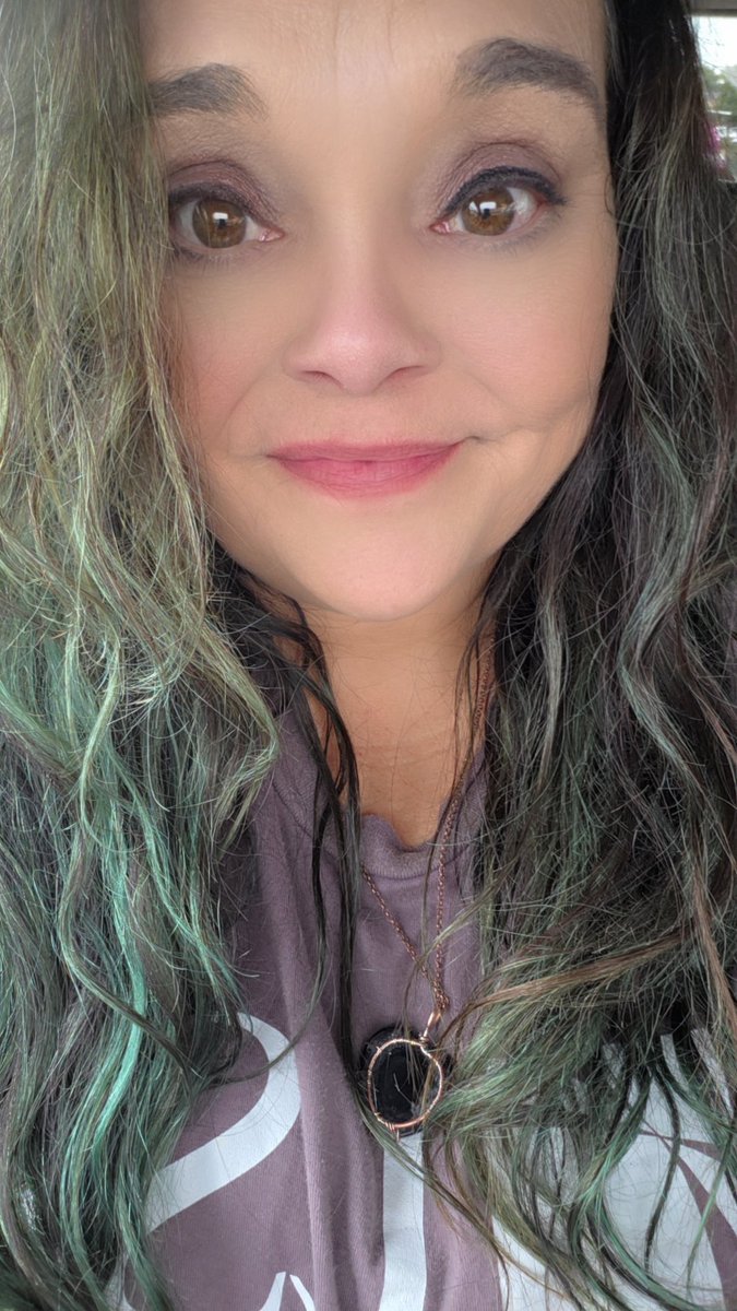 NotReallyStacy's tweet photo. How is everyone today?
Taking a quick lunch break before my next client. 
Be good to each other! https://t.co/oLzgQXx9YR