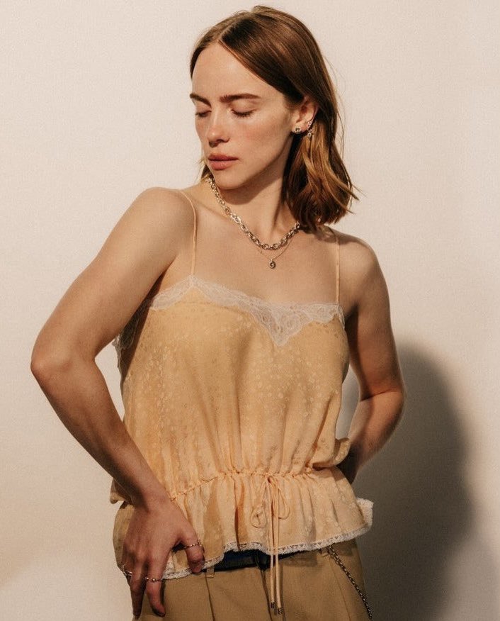 fwrylx's tweet photo. billie eilish reportedly reveals why she got breast reduction surgery:

“i wish i could turn into a man. i get uncomfortable when i see how big my breasts are. if i’m never going to have children, what’s the point of having them? i’m not comfortable with womanhood.” https://t.co/CVUK1XN3rw