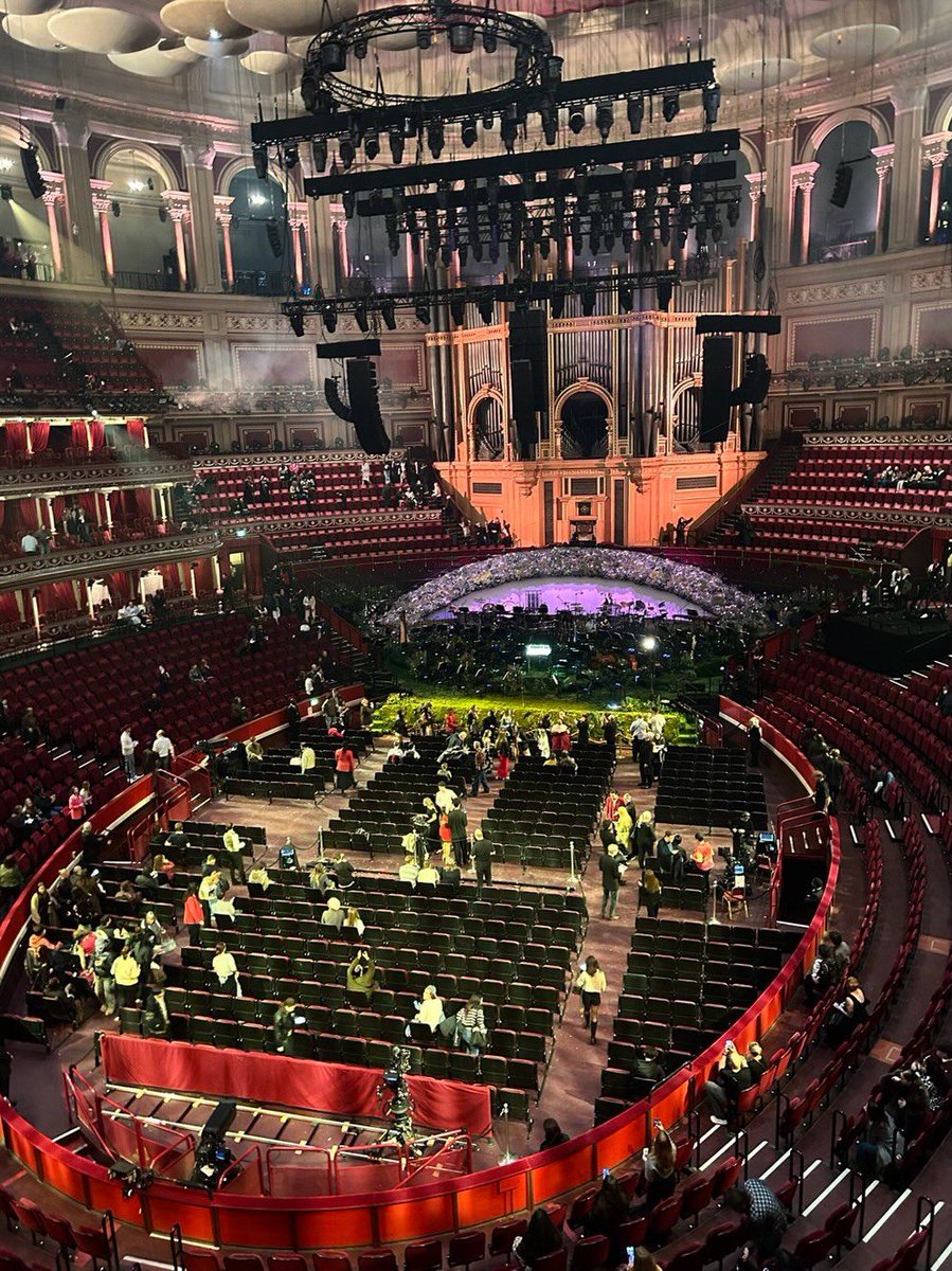 RayeChina's tweet photo. A look at RAYE’s stage design for her show at the Royal Albert Hall tonight! https://t.co/Up7JnOQMUa