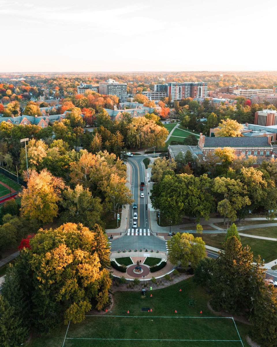 michiganstateu's tweet photo. Fall colors from above. https://t.co/bLMsq62ENn