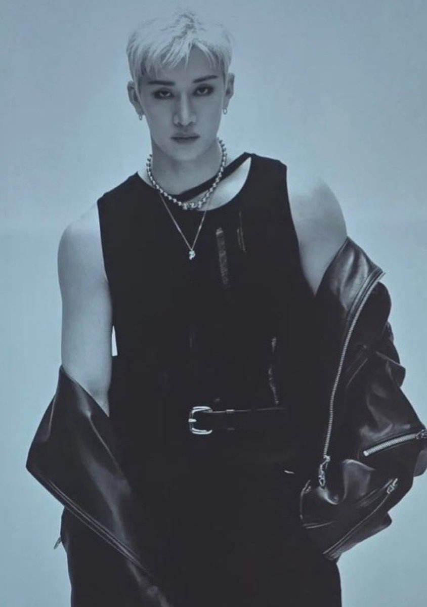 yappingcentral's tweet photo. need him in heavy eye makeup more often LOOOORD https://t.co/AYoafwt2xy