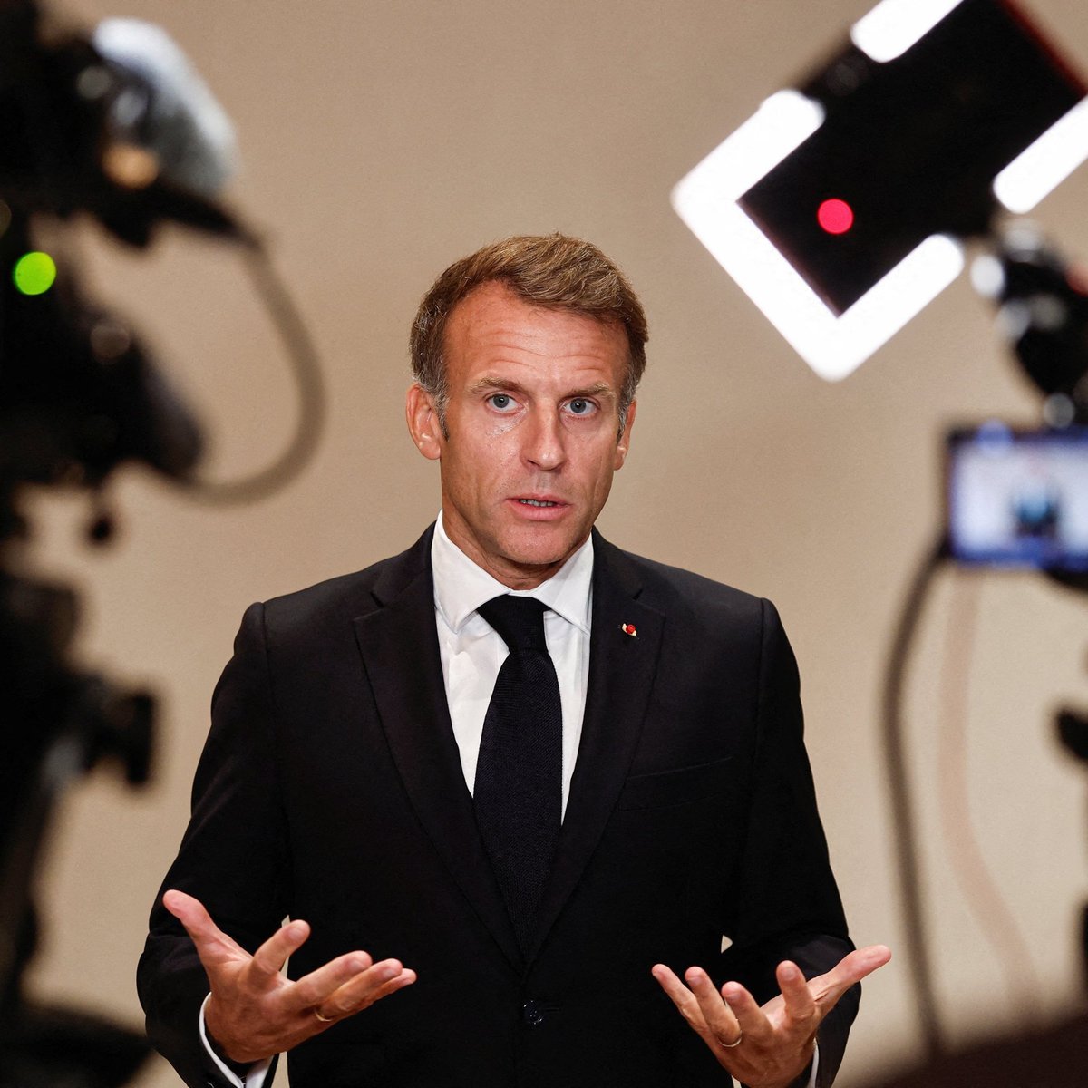 GilbertCollard's tweet photo. Dans un drame aussi horrible, aussi impardonnable, pourquoi faut-il subir un président qui ose dire "C’est la première fois qu’il y a un acte terroriste planifié pour tuer nos compatriotes, nos enfants, à raison de leur couleur de peau ou de la religion qu’on leur donne ?", oubliant les enfants juifs et les victimes de Merah, de l'Hyper Cacher,  le père Hamel dans une église et tant d'autres victimes mortes à cause de  leur origine ou de leur religion !