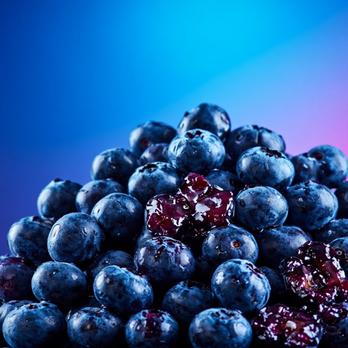EnsedeCiencia's tweet photo. 🚨Algunas frutas podrían ayudar a que el hígado dañado se recupere de mejor manera. Como es el caso del arándano. Este fruto contiene altas cantidades de compuestos bioactivos, y en especial, antioxidantes como los flavonoides o las antocianinas https://t.co/6sKobfJXtq