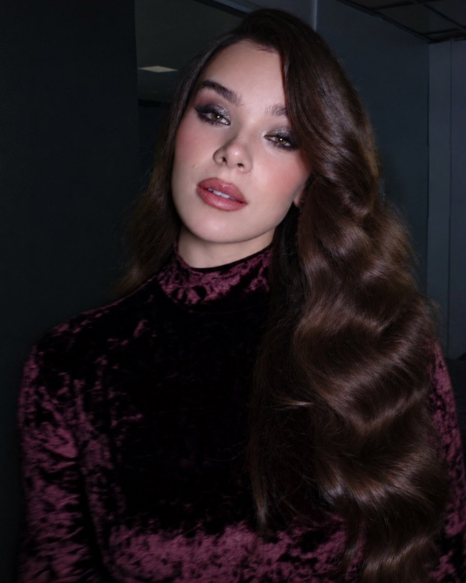 ne_fark_eder_'s tweet photo. Hailee Steinfeld https://t.co/UjEnw1Q8Vv