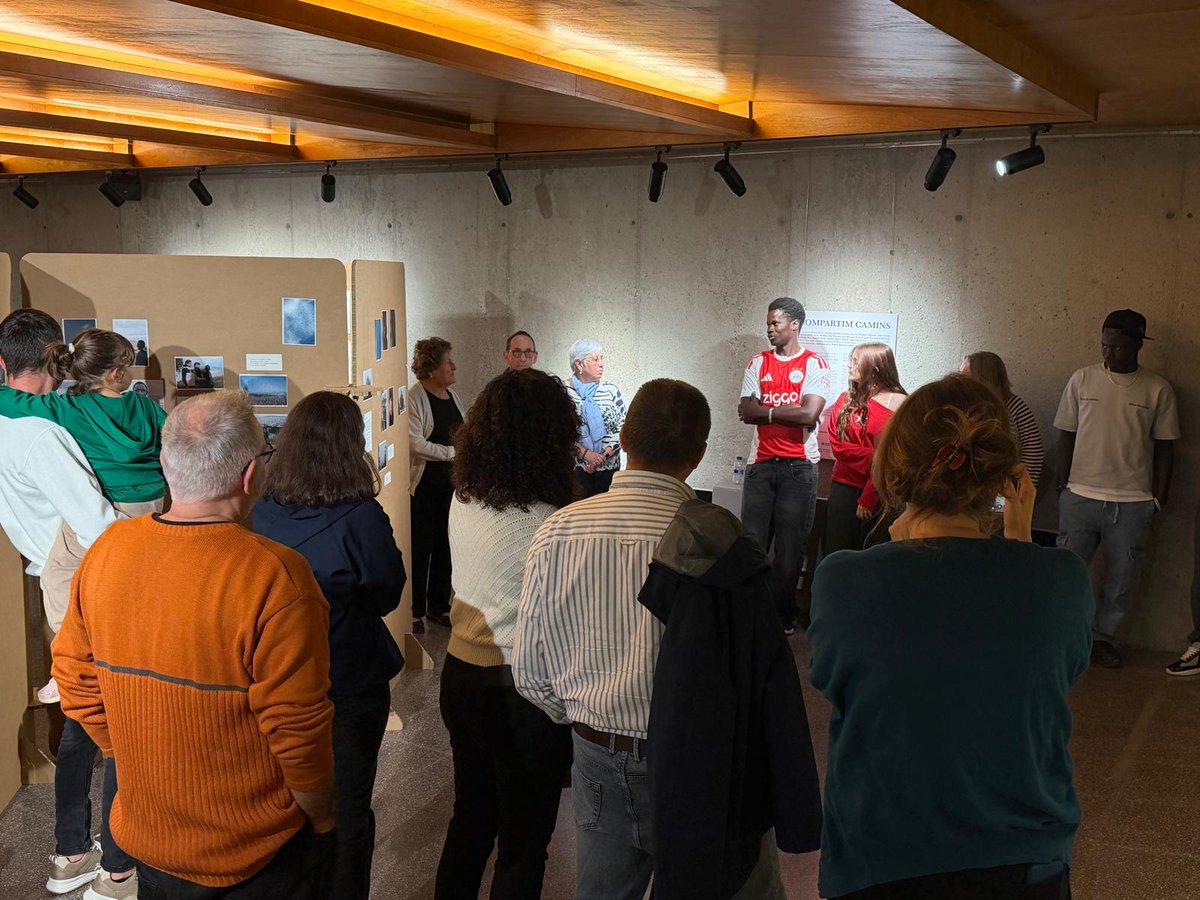 ajperalada's tweet photo. 📷  Inaugurem l’exposició del projecte fotogràfic "Compartim Camins" de l'Associació @abaoaqu_, dins la programació del @transhumant Festival.

L’exposició es podrà visitar en l’horari de l’oficina de turisme fins el 15 de novembre. https://t.co/MSkKX2qsEJ