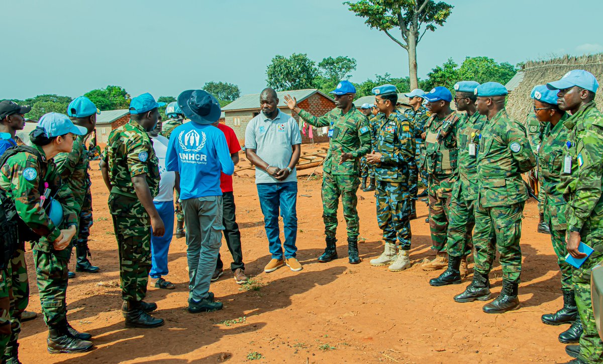 RwandaMoD's tweet photo. Rwandan peacekeepers serving under the United Nations Multidimensional Integrated Stabilization Mission in the Central African Republic (MINUSCA) in Bria joined other fellow peacekeepers to provide clean water to more than 300 internally displaced persons (IDPs) at Laba IDP Camp in Goboro village. The activity was organized in collaboration with the United Nations High Commissioner for Refugees (UNHCR) field office in Bria and MINUSCA Sector North-East as part of activities marking the 81st anniversary of the United Nations, which will be celebrated tomorrow on 24 October 2026.
--------------------------------------
Ingabo z'u Rwanda ziri mu butumwa bw’Umuryango w’Abibumbye bwo kubungabunga amahoro muri Repubulika ya Santarafurika (MINUSCA), zikorera i Bria, zifatanyije n’izindi ngabo mu gikorwa cyo gutanga amazi meza ku baturage barenga 300 batuye mu nkambi ya Laba, iherereye mu mudugudu wa Goboro.

Iki gikorwa cyateguwe ku bufatanye n’Ibiro by’Ishami ry’Umuryango w’Abibumbye ryita ku Mpunzi (UNHCR) biherereye i Bria hamwe n'Ingabo za MINUSCA zikorera mu gace k’Amajyaruguru y’Uburasirazuba, nka kimwe mu bikorwa biri gukorwa mu rwego rwo kwizihiza ku nshuro ya 81 isabukuru y’Ishami ry’Umuryango w’Abibumbye, izizihizwa ejo ku wa 24 Ukwakira 2026.