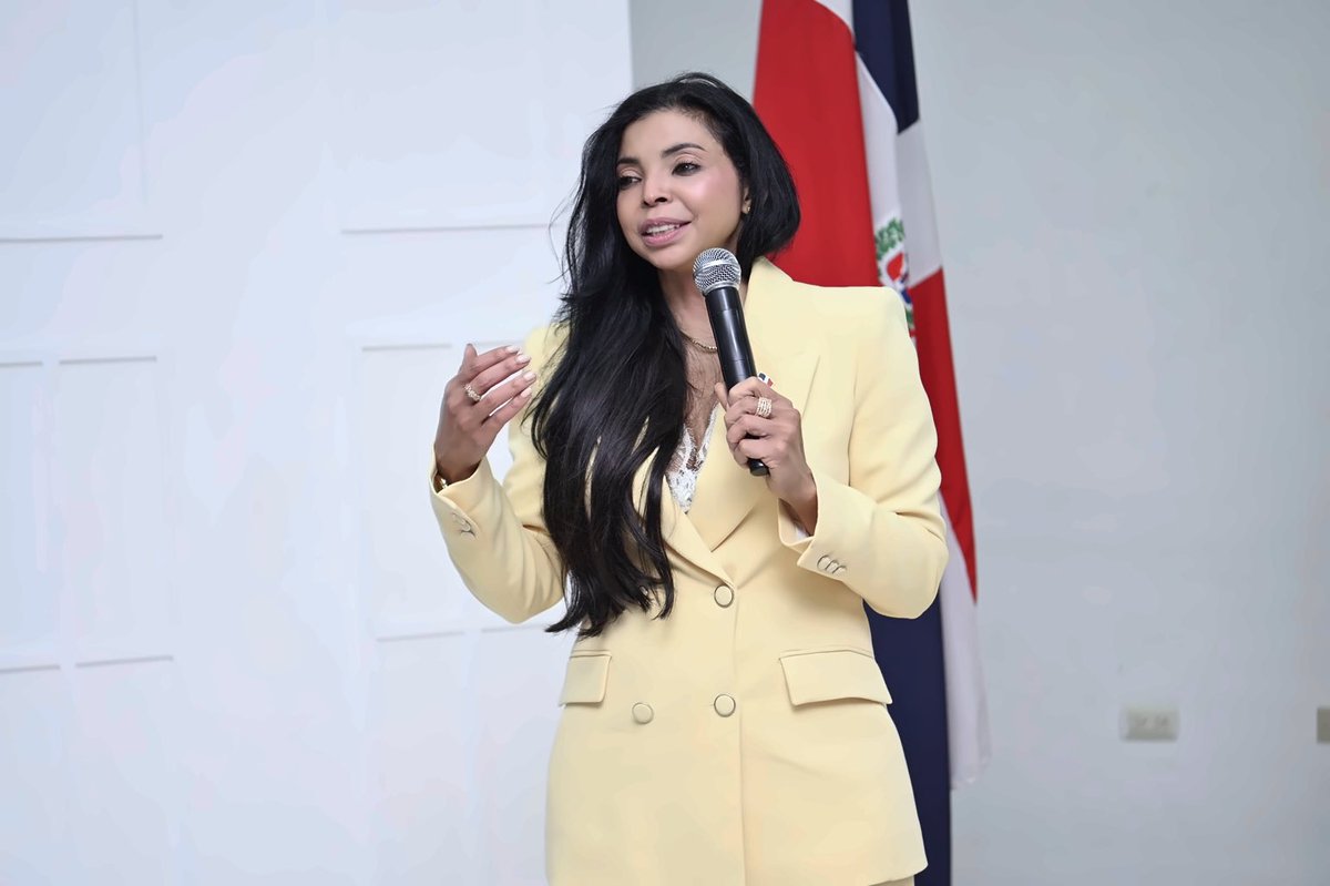ProcuraduriaRD's tweet photo. Noticias | Procuradora General llama a asumir compromiso con la construcción de una sociedad en valores

https://t.co/0qosqE66SQ https://t.co/C4Zw2xbCBh