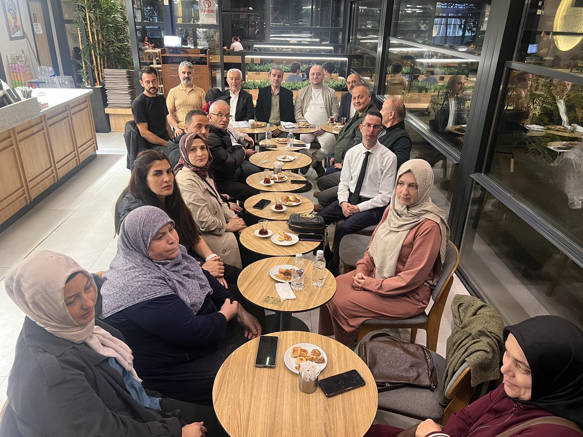 Ramazan_denli81's tweet photo. Cevizlik Mahalle Başkanımız Sinan Pamuk’un başkanlığında; İlçe Başkan Vekilimiz Mustafa Melih Kandıra, İlçe Başkan Yardımcımız Vedat Yılmaz ve Mahalle Hamimiz Ahmet Taş’ın katılımıyla mahalle toplantımızı gerçekleştirdik.

Bakırköy Belediyesinin Ekim ayı bütçe görüşmeleri kapsamında, bütçe değerlendirmelerimizi ve çalışmalarımızı mahalle teşkilatımızla paylaştık.

Birlikte istişare ediyor, Bakırköy’ümüz için aynı kararlılıkla çalışmaya devam ediyoruz.
@abdullahozdemir @AvAhmetKuran @halimaksu @OmerLutfiAri @aslanyus @baharcvs @halisdalkilic @AyanNilhan @mustafademir