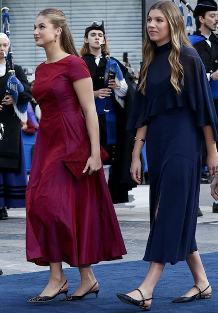 PoliticayModa's tweet photo. Muy bien el homenaje blaugrana a Messi de Leonor y Sofía ;)

Más en Instagram @lapoliticaymoda https://t.co/MdeOxHsy8Z