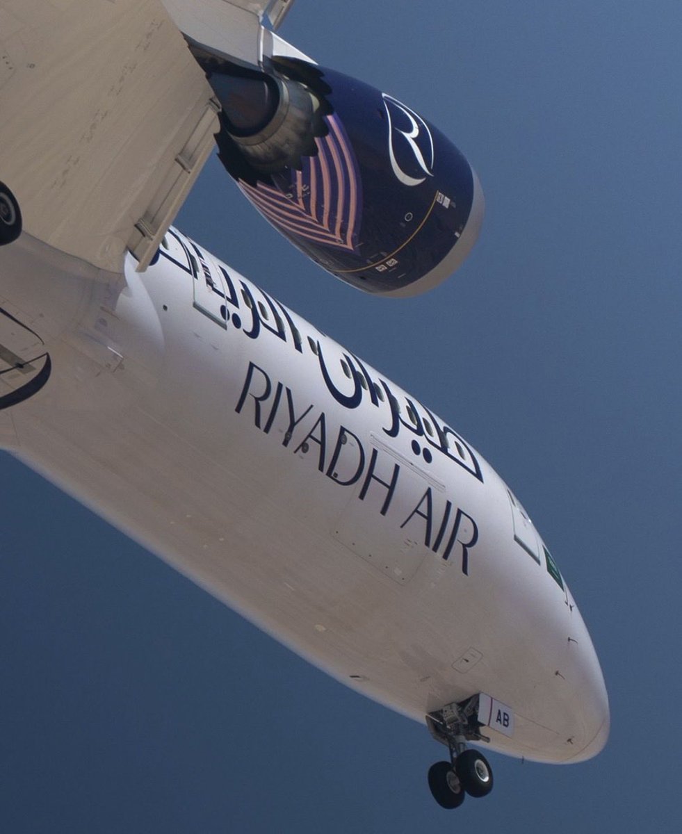 AfaqAviation's tweet photo. عاجل 🔴🔴 

 طيران الرياض يلغي جميع رحلاته حتى 7 نوفمبر ويعتمد مطار القصيم ELQ 🇸🇦 بديلاً لمطار الرياض RUH 🇸🇦 

أعلن طيران الرياض عن إلغاء جميع رحلاته حتى 7 نوفمبر واعتماد مطار القصيم الدولي ELQ 🇸🇦 بديلاً لمطار الملك خالد الدولي RUH 🇸🇦 وسيبدأ تشغيل الرحلات من القصيم اعتباراً من 25 أكتوبر، إلى ست وجهات تشمل:

لندن LHR 🇬🇧

جدة JED 🇸🇦

لاهور LHE 🇵🇰

إسلام آباد ISB 🇵🇰

القاهرة CAI 🇪🇬

دكا DAC 🇧🇩