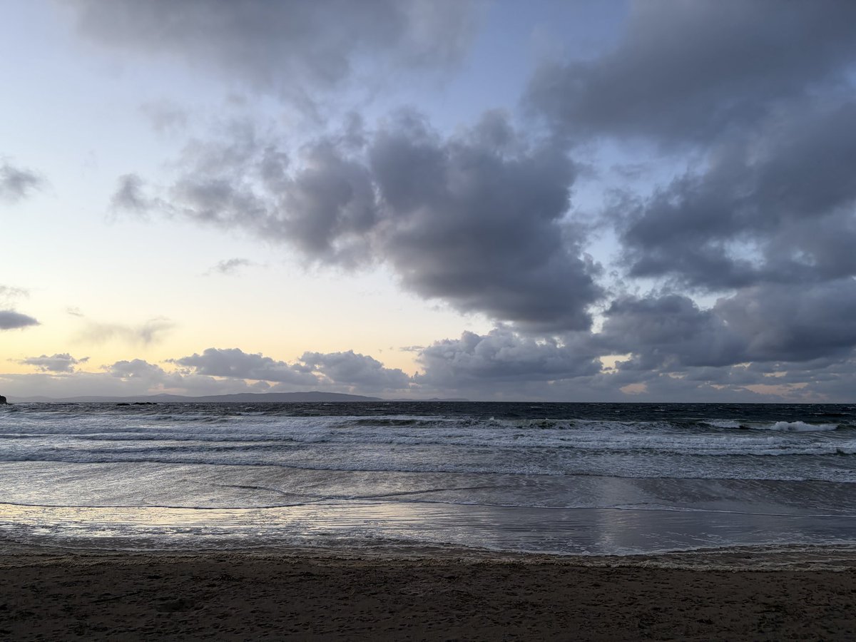 TweeterofWit's tweet photo. Stormy skies ahead of #StormBoelo in Portrush on Friday early eveningβ¦ πππ
https://t.co/OMZDgdFHeb