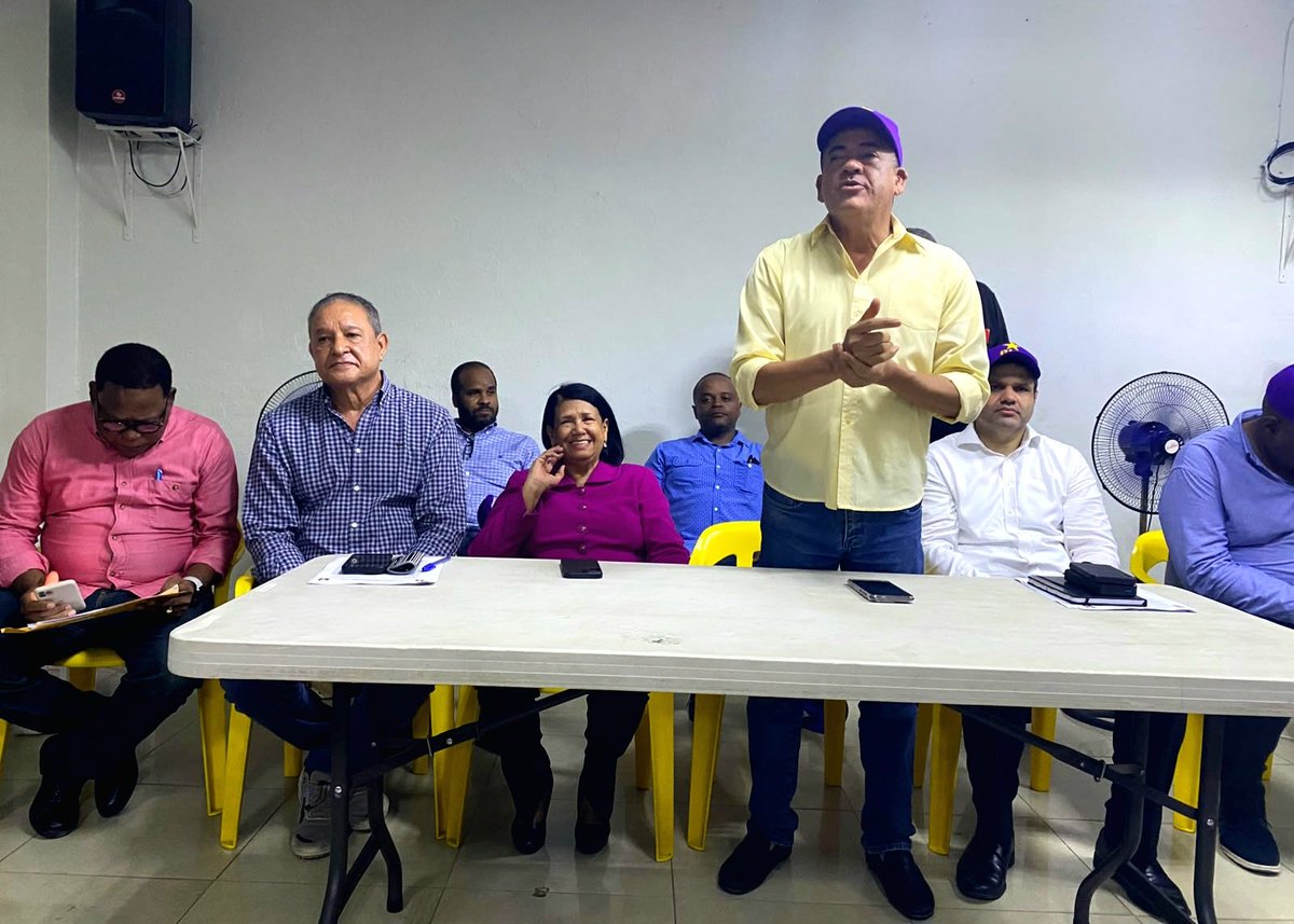 PLDenlinea's tweet photo. #LoÚltimoPLD | Organización y fortalecimiento en el #PLD.

El PLD en municipios, provincias y Circunscripciones reportan reuniones de trabajo en el plan de Implementación de su Línea Organizativa y Electoral.

AMPLIAR: https://t.co/u5Cx3AhKFm https://t.co/IuoZci7DGd