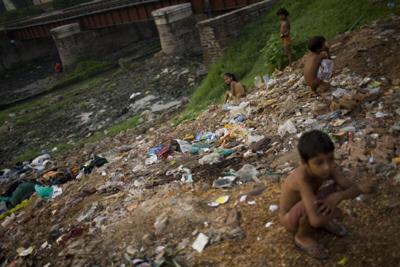 Causaliteit069's tweet photo. @nitinmeshram Before commenting on Ukraine, make sure all indians have a toilet and do not shit in your streets.

When done, come back for a debate... 

Thanks https://t.co/fP73TiPHxy
