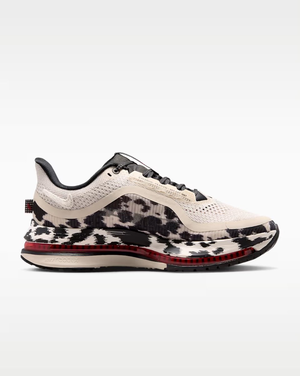 nicekicks's tweet photo. Nike Pegasus Premium "Cow Print" is now available! 🐄🏃💨

CHECK HERE 📲 
Mens - https://t.co/KYCjxKoKCt
WMNS - https://t.co/LVPcE6Jz5k https://t.co/E4iFv8JcUp