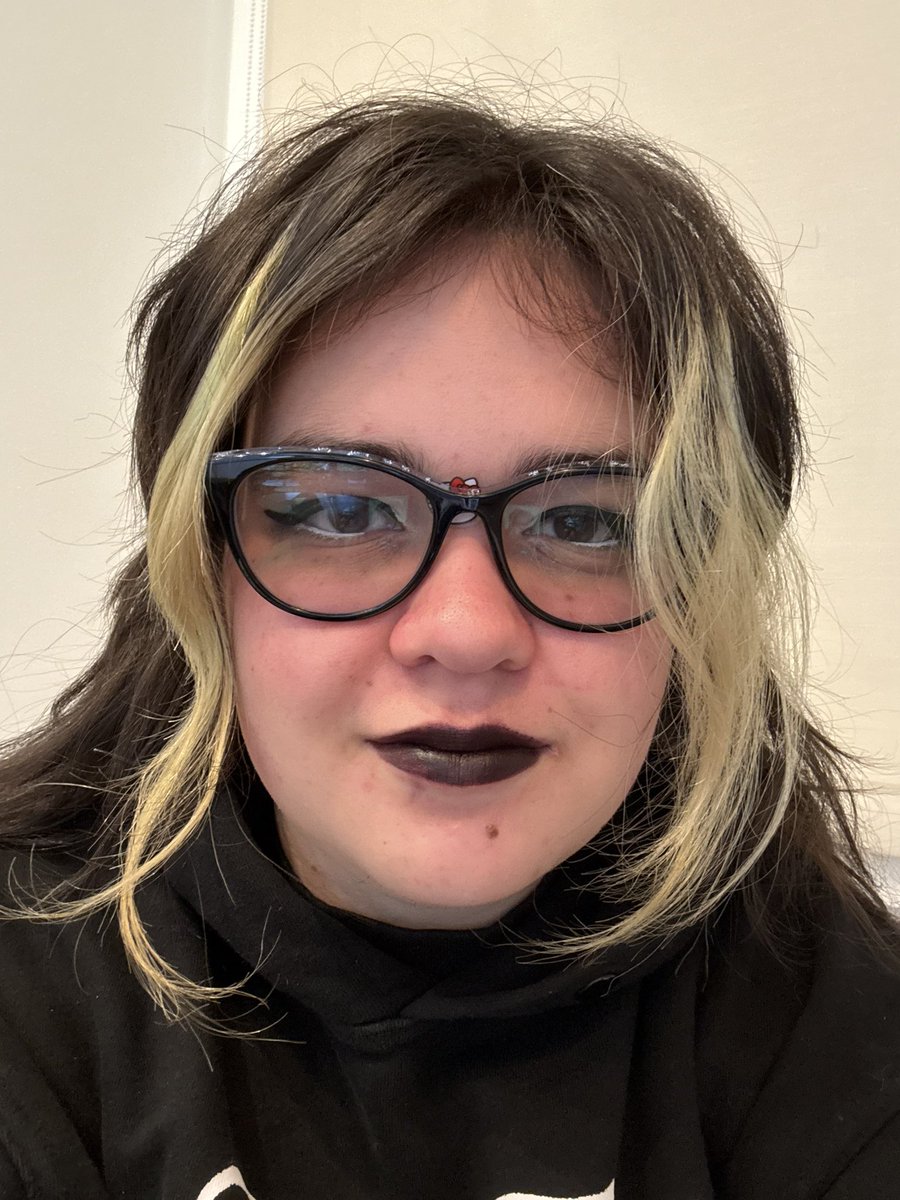 ExtinctPidge's tweet photo. yes i'm fat as fuck. still cute tho :3 https://t.co/Pfi4oM5ux1