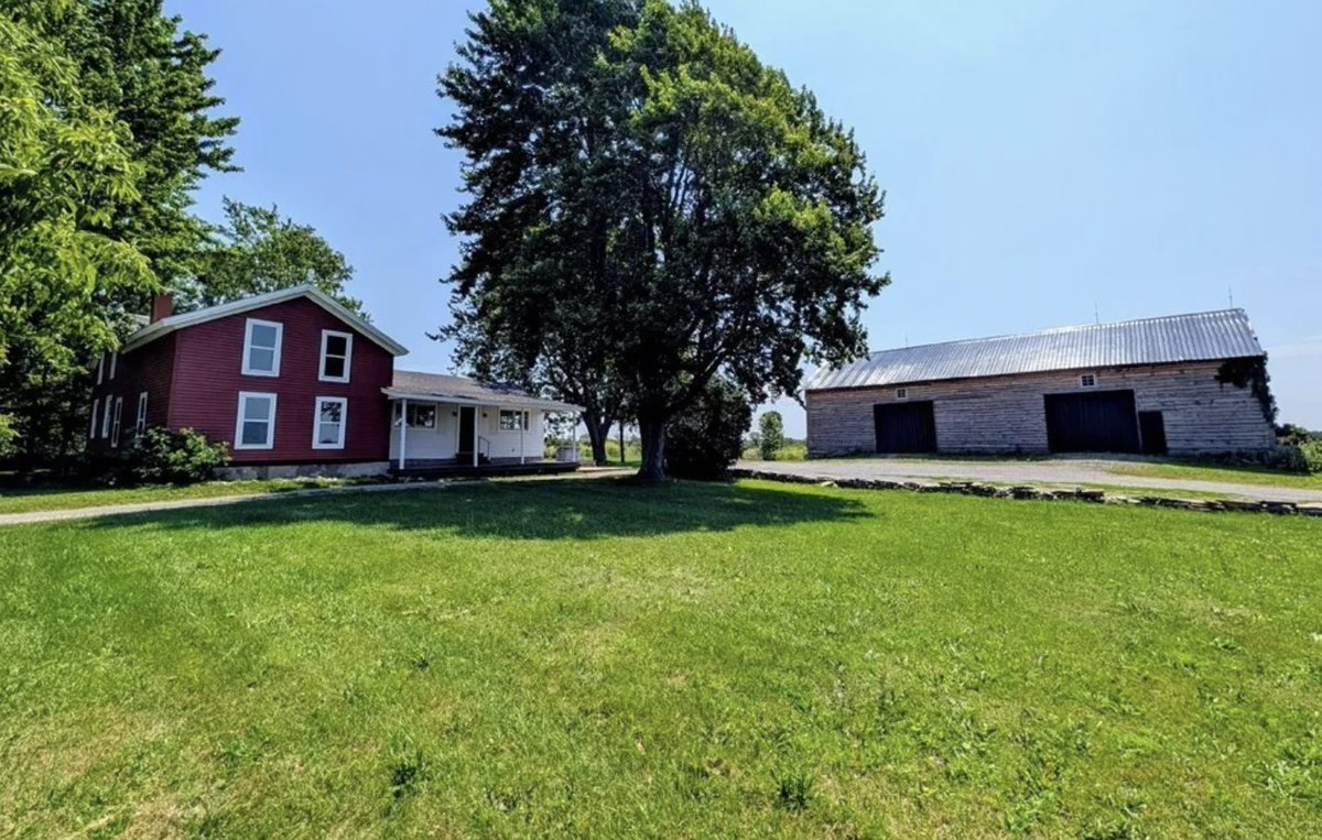 oldhousecalling's tweet photo. 5/2 c.1820 #NewYork #Farmhouse and #Barn on 4.48 #Acres Near #1000Islands $199K.
https://t.co/XCOfoFvqfF https://t.co/mMFrxDzRWb