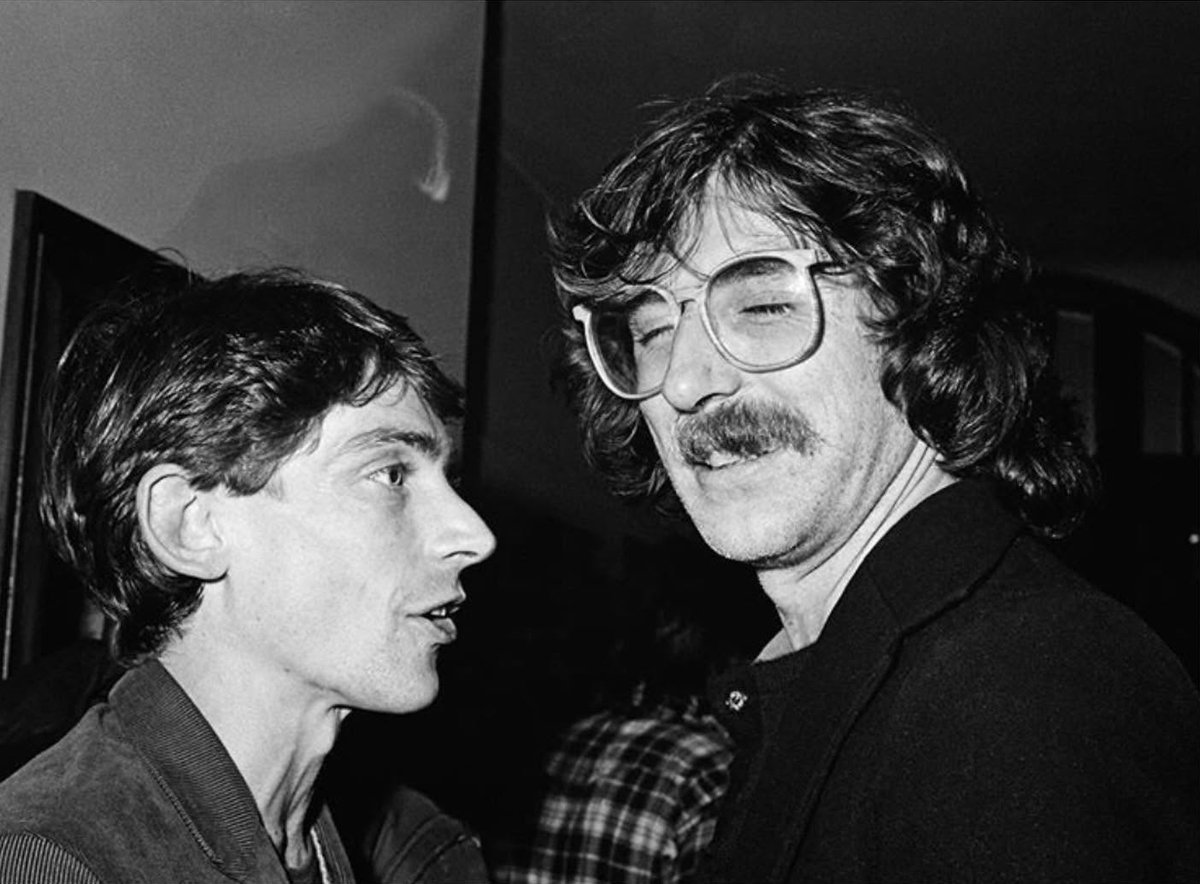 andres_acha's tweet photo. "A pesar de que Federico (Moura) me tenía prohibido contarlo, me puse a llorar y le dije a Charly (García): Federico tiene SIDA, se está muriendo. Charly me agarró la mano y me dijo: llevame a la casa. Llegamos, Charly entró, agarró a Federico y le dio un gran chupón en la boca". https://t.co/Qk8bNeLgcA