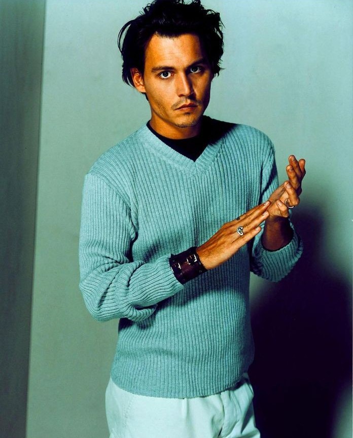 LittlePeeps1963's tweet photo. "Elegance does not catch the eye. It stays in memory." ~ Giorgio Armani
#JohnnyDepp
#IStandWithJohnnyDepp
#JohnnyDeppIsABeautifulSoul
#JohnnyDeppIsARockStar
#JohnnyDeppIsARealArtist
#JohnnyDeppWon
#JohnnyDeppKeepsWinning
#JohnnyDeppIsLoved
#NeverFearTruth
#JohnnyDeppIsALegend https://t.co/tpZexSNUZ1