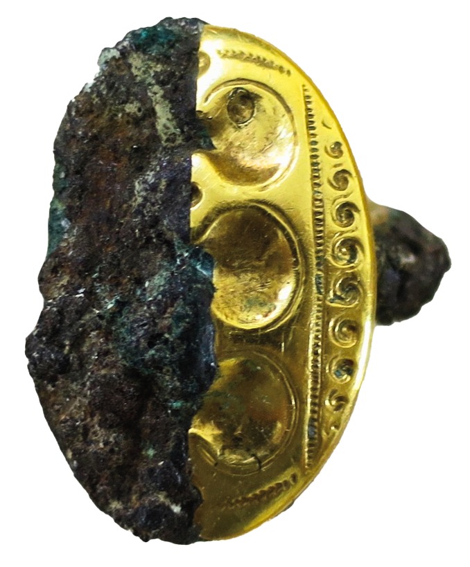 The Bronze Age nobles of Greece wore rings made of iron as symbols of ...