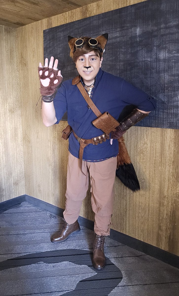 TransformARTive's tweet photo. Day 1 of World Fantasy Convention! The first con in years I'm just going as a regular attendee, not vending, not at panelist or guest, not doing con history stuff, just attending. So I learned this isn't a con were people really cosplay but still wanted to dress up. 🦊 https://t.co/bFsTvHXMUH