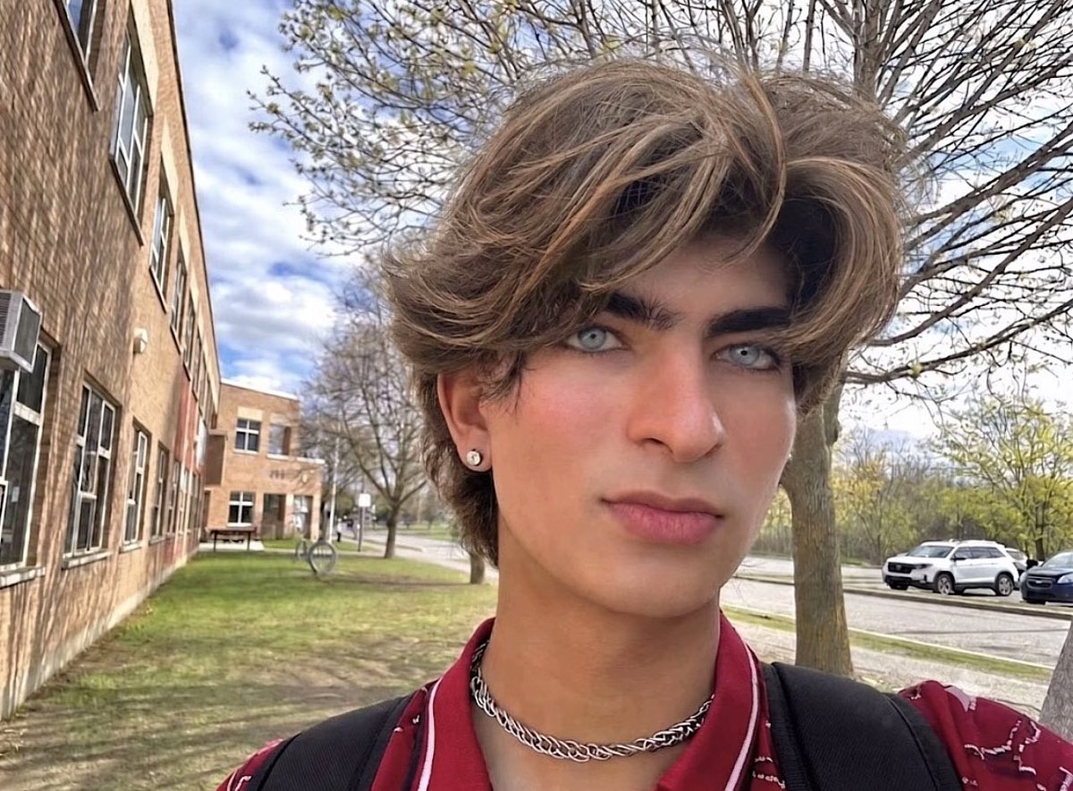 pixel0princess's tweet photo. face reveal 😣 https://t.co/wi23QWCZmH