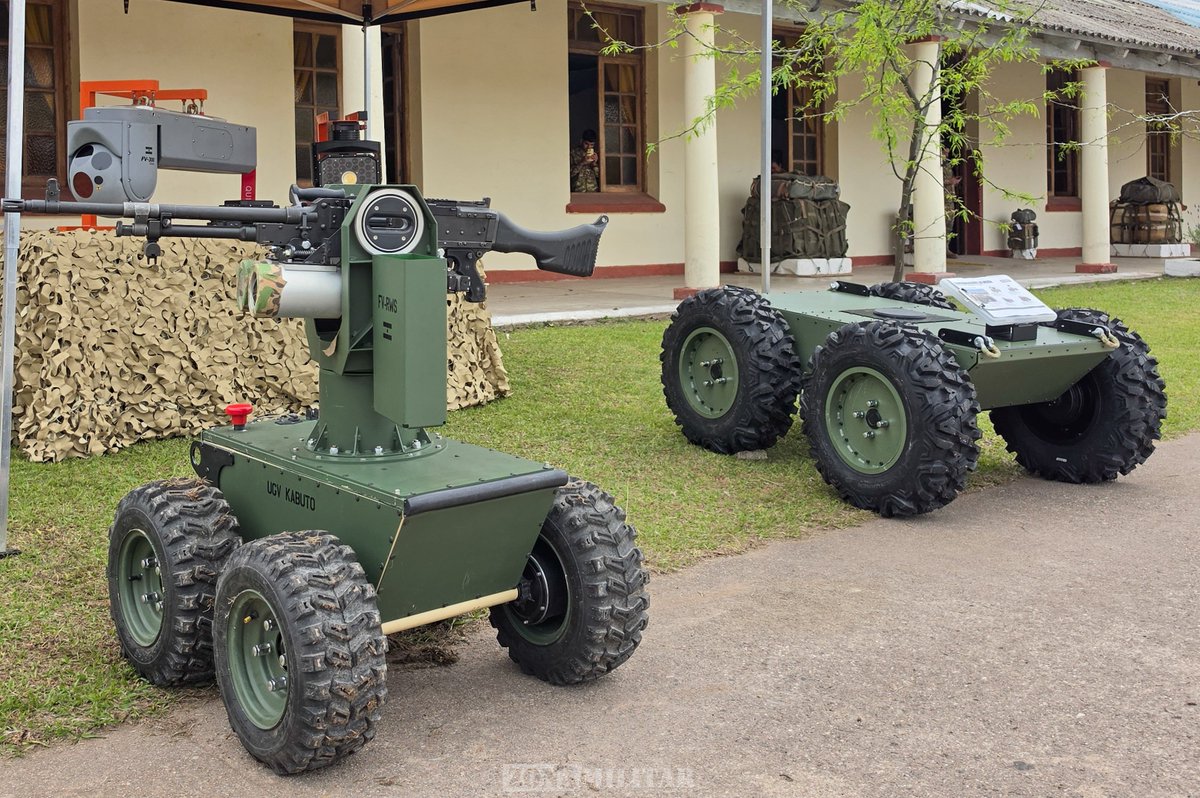 Zonamilitar1's tweet photo. 🇦🇷 FixView exhibió en Córdoba sus plataformas terrestres no tripuladas

🔹️El prototipo operativo UGV Kabuto con la torreta FV-RWS armada con una ametralladora FN MAG 7,62mm

🔹️Ek UGV Kabuto de serie, el cual puede ser configurado según requerimiento: apoyo de fuego, CASEVAC, carga, exploración/ISR