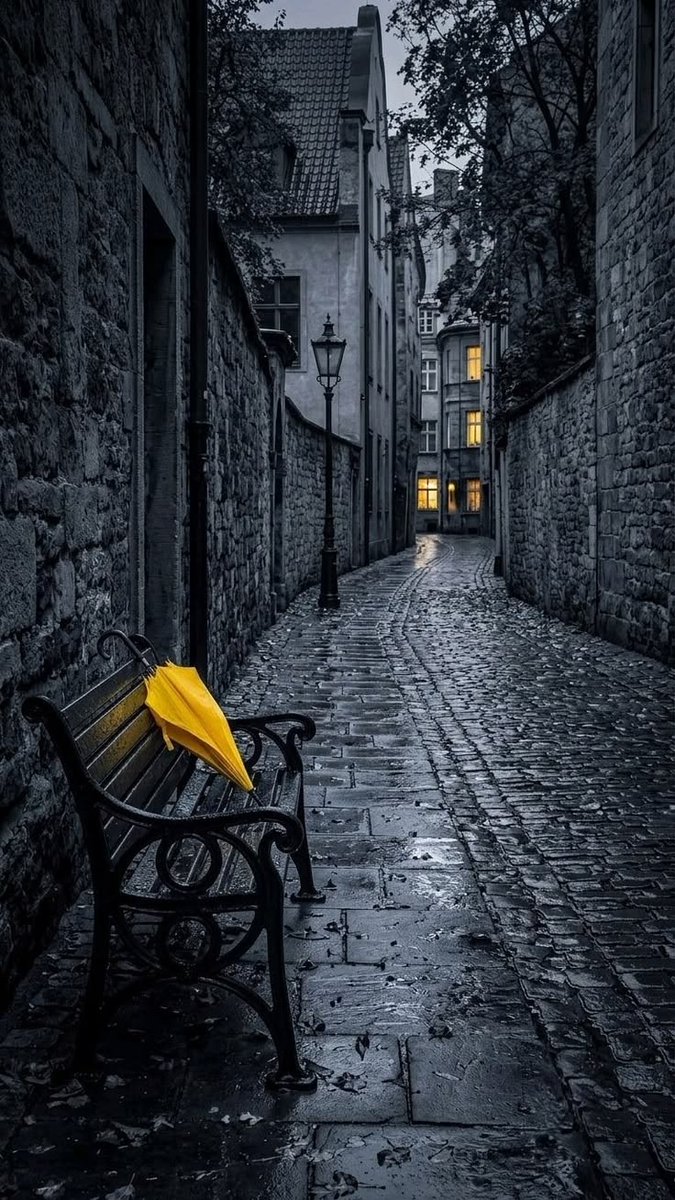 PG_23March's tweet photo. 🖤💛🤍😉 https://t.co/JdZx9Soal5