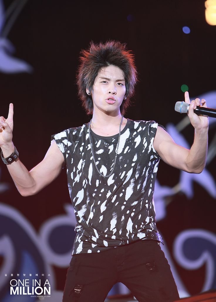 hysieme's tweet photo. his hair very spiky 🥺 https://t.co/7BYujynXsk
