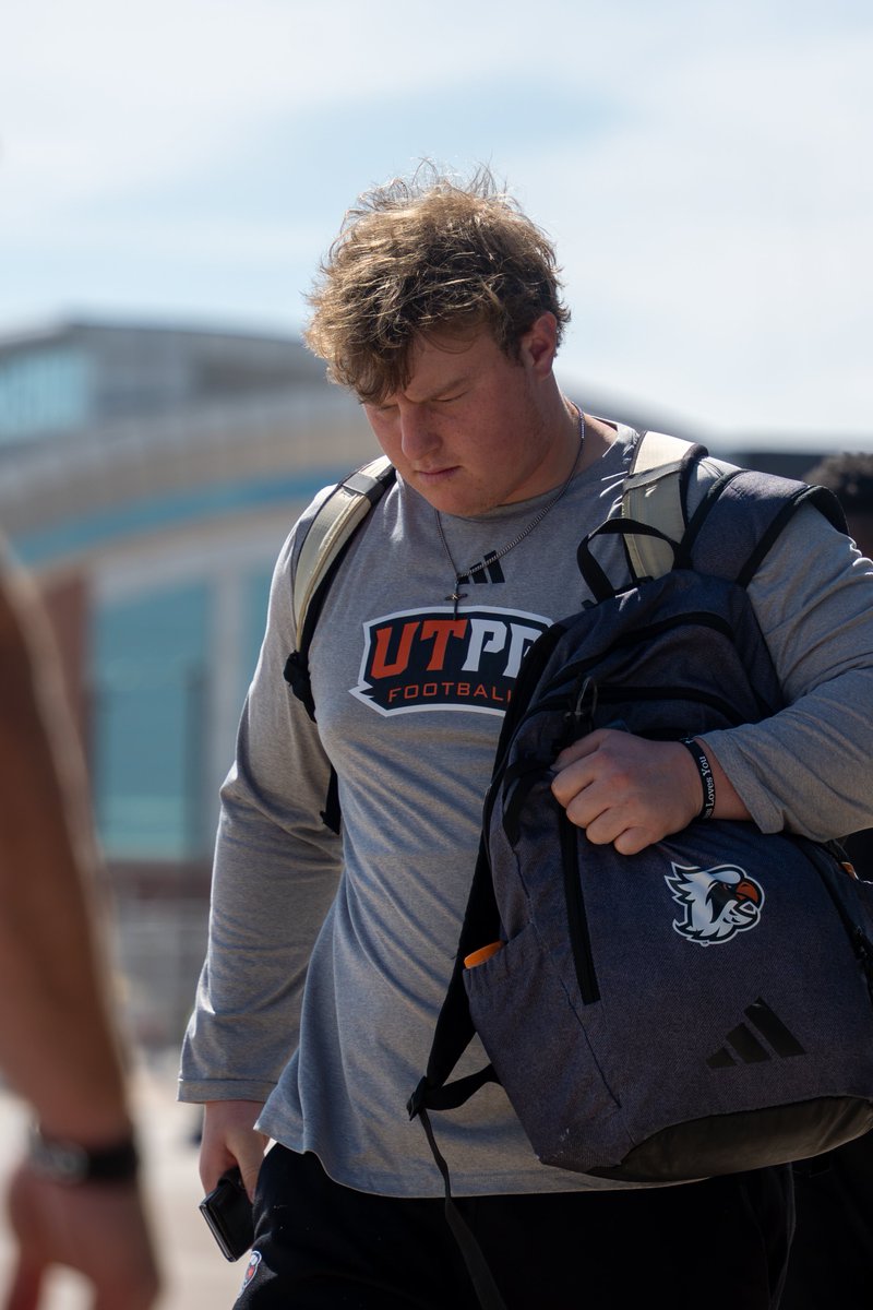 utpbfalcons's tweet photo. Off to Ellensburg, Washington! 🛫

#MAXOUT https://t.co/DYs1lz3m5p