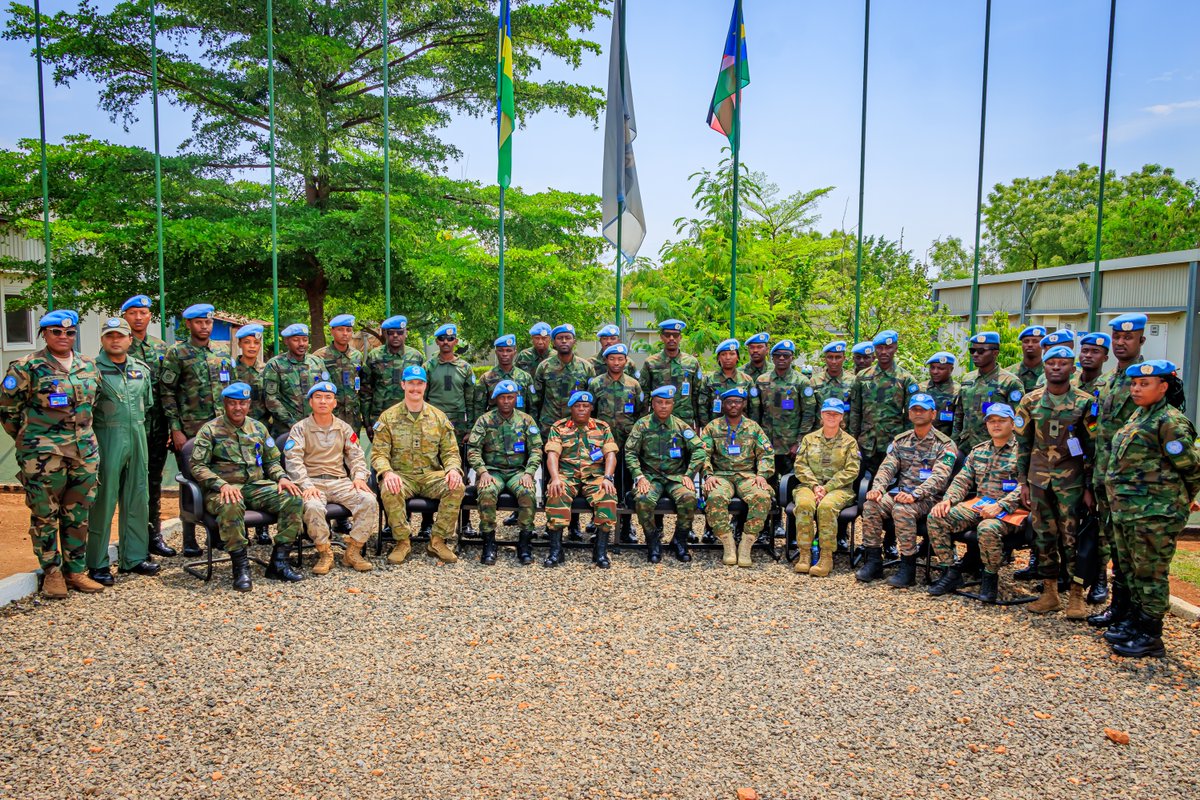 RwandaMoD's tweet photo. The Deputy Force Commander of the United Nations Mission in South Sudan (UNMISS), Major General Laston NGOSA visited RWANBATT-3 at Durupi Camp in Juba South Sudan. He was received by the Contingent Commander, Colonel Innocent Rwaka MUHIRWE. https://t.co/pPZb1sZuSo
-------------------------------------
Umugaba Wungirije w'Ingabo z’Umuryango w’Abibumbye ziri mu butumwa bw'amahoro muri Sudani y’Epfo (UNMISS), Maj Gen Laston NGOSA, yasuye Ingabo z’u Rwanda (RWANBATT-3), ku Cyicaro cyazo i Durupi, muri Juba. Yakiriwe n’Umuyobozi w’Ingabo, Col Innocent Rwaka MUHIRWE. https://t.co/YqbZ9Z27f2