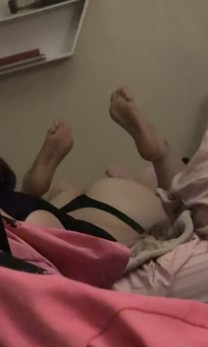 buniisllut's tweet photo. intro post !! 

-not new to nsfw
-24
-sub
-hard and soft kinks !! 
-dms open

i love older men :3 
#nsfw #cnckink #agegap https://t.co/cOg48t4X45