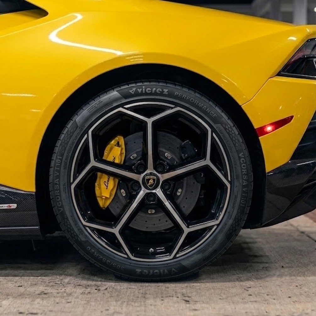 vicrezcom's tweet photo. Yellow was absolutely the right choice for this Lambo 😮‍🔥

Lamborghini Huracán EVO

Vicrez Wheels.
VCORSA Performance Tires.

#vicrez #vcorsa #lamborghinihuracanevo #huracanevo #lamborghini #vcorsaperformance #vcorsavt101 #vcorsatires #vt101 https://t.co/vRr7CZtH3l