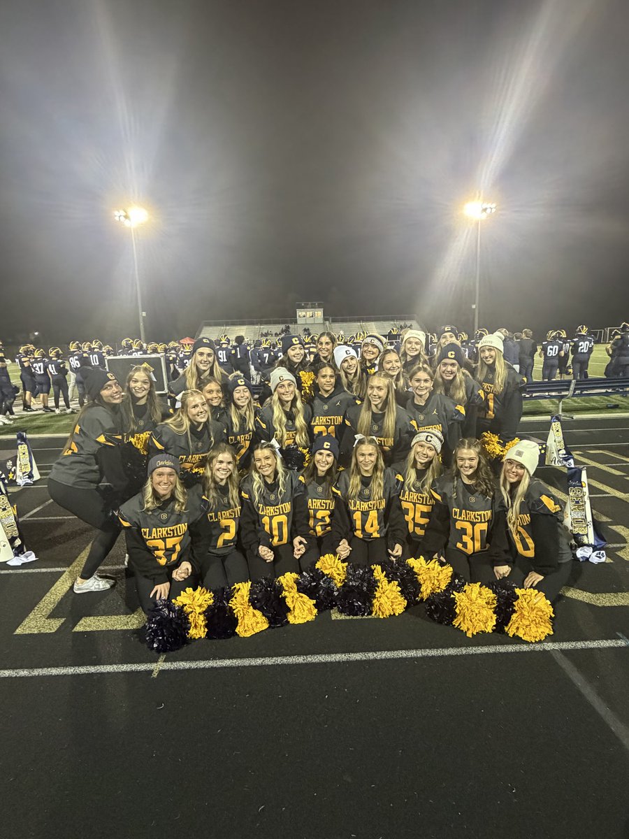 CTownAthletic's tweet photo. 𝐖𝐎𝐋𝐕𝐄𝐒 𝐖𝐈𝐍 🐺 

Clarkston takes down the Big Red’s to close out the regular season and finish 8-1! 

Playoff selection show is on Sunday at 5 PM 📺 

@ClarkstonWolves | @MIPrepZone https://t.co/PnVNRYzu4Y