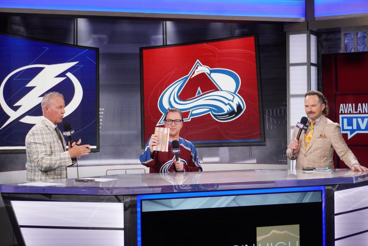 AltitudeTV's tweet photo. A different kind of universe tonight with Dark Matter author Blake Crouch 🏒✨ https://t.co/wEhkYeED94