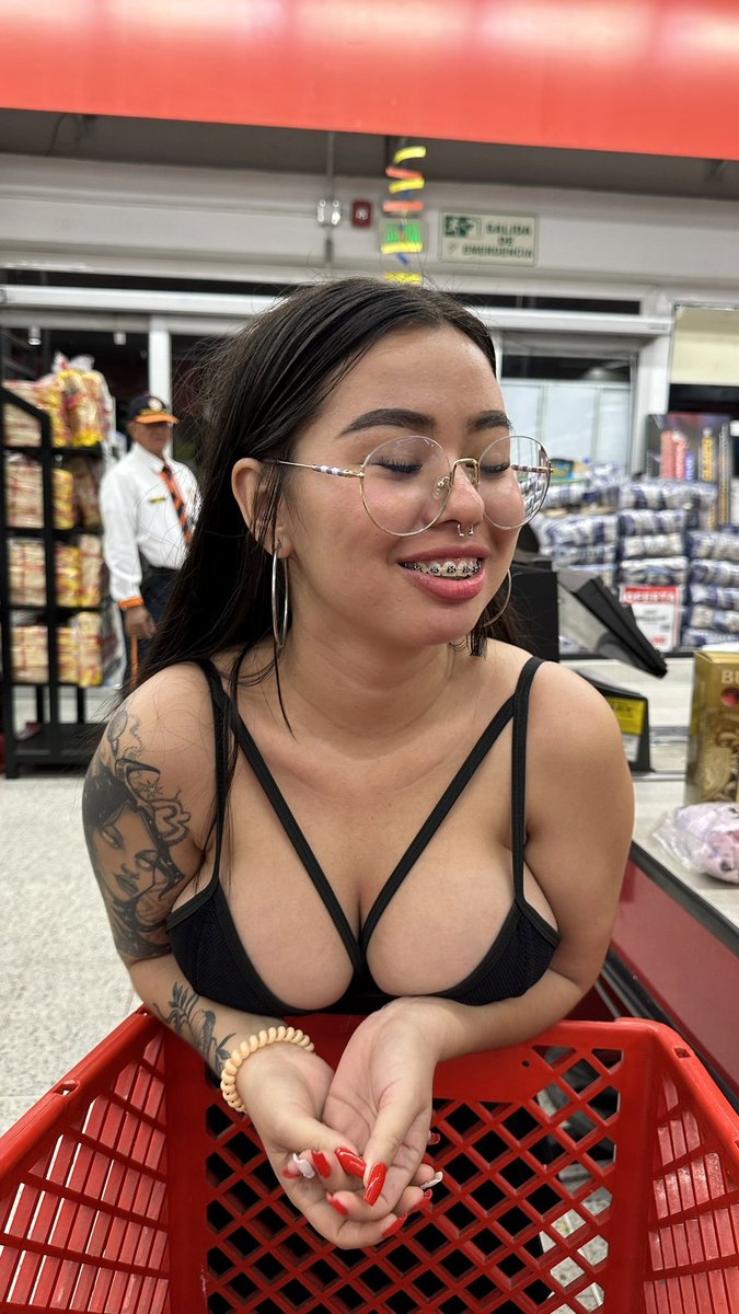 esposaexib3's tweet photo. Aporte @arlenybabe2 
Confesion: vivo la vida disfrutando vendiendo contenido y conociendo maravillosas personas en este ambiente lleno de experiencias.🔥
 El tener mil ocupaciones no me limita es un desextrexxx itu como vives este estilo de vida?
🥵♠️🔥📸👰🍑

@fantasiasrleny https://t.co/PWXTWPNxhk