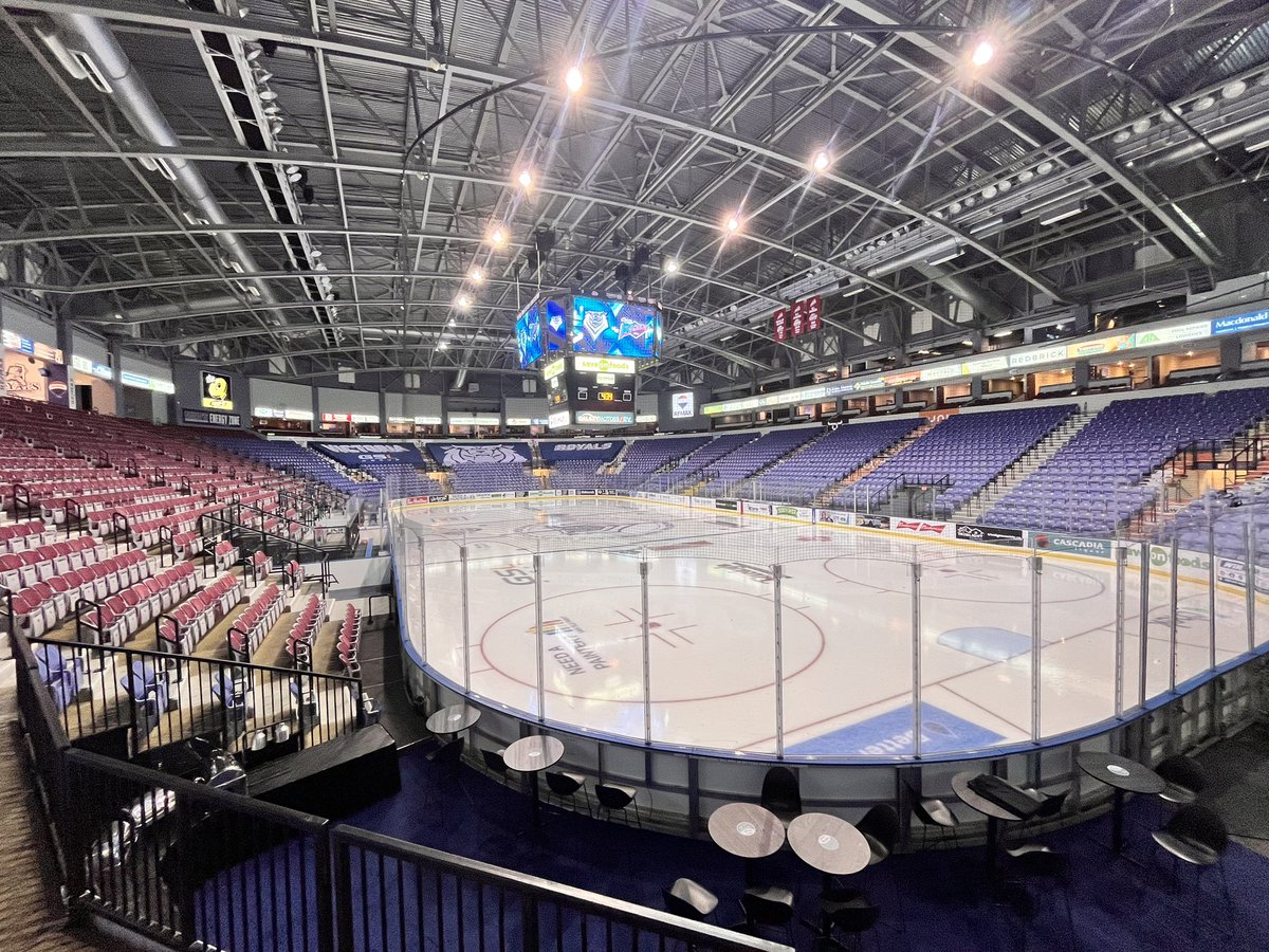 Reganrant's tweet photo. We are in Victoria📍

Listen 🎧 to 104-7 The LIZARD 🦎 for the pre-game show at 6:35 pm and the play-by-play at 7:05 pm. 

Guests include HC Derrick Martin and forward Ryan Oothoudt. https://t.co/HT7gDEKdI1