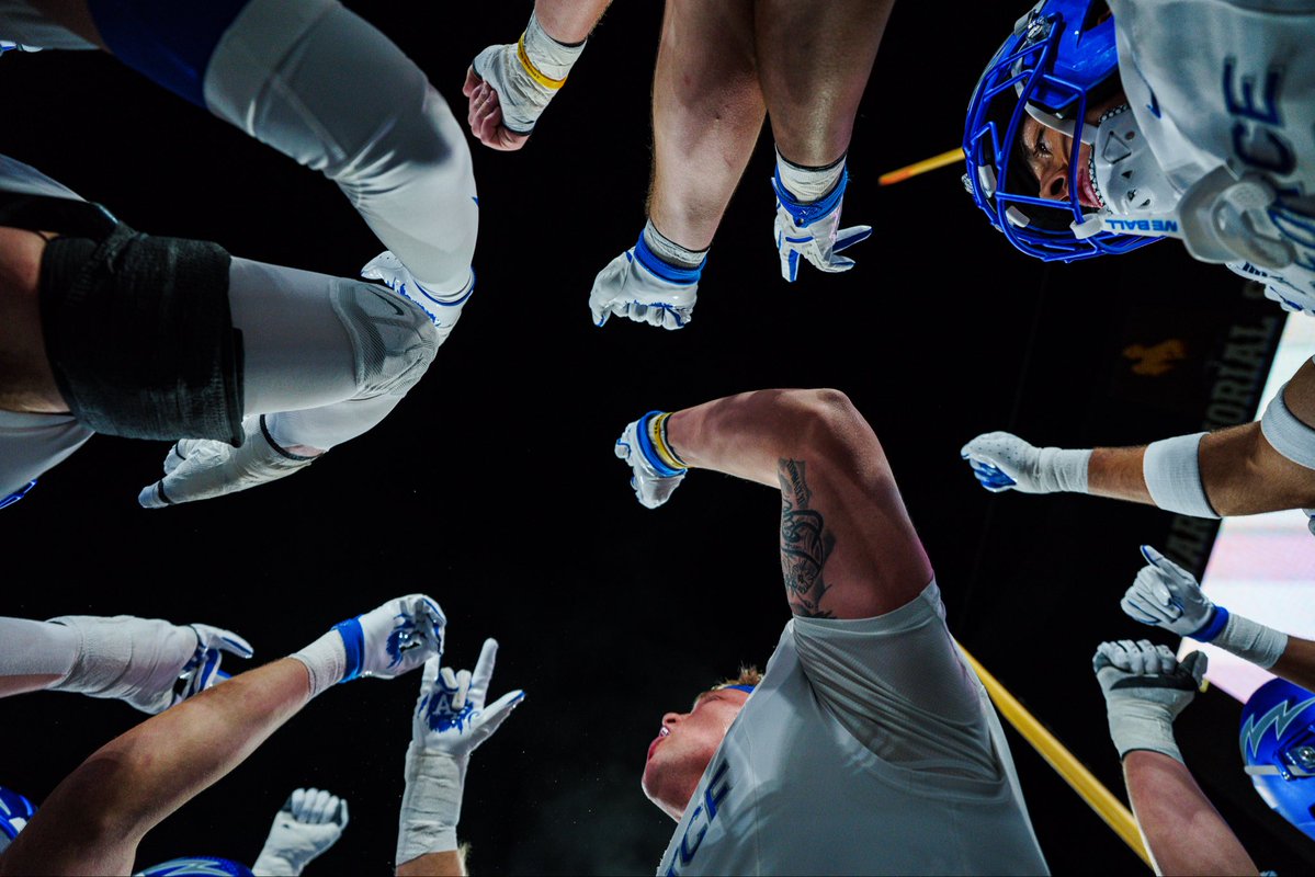 AF_Football's tweet photo. Warmups 🔜 𝗞𝗜𝗖𝗞𝗢𝗙𝗙

#FlyFightWin | #BoltBrotherhood https://t.co/iEMpqnQ3FU