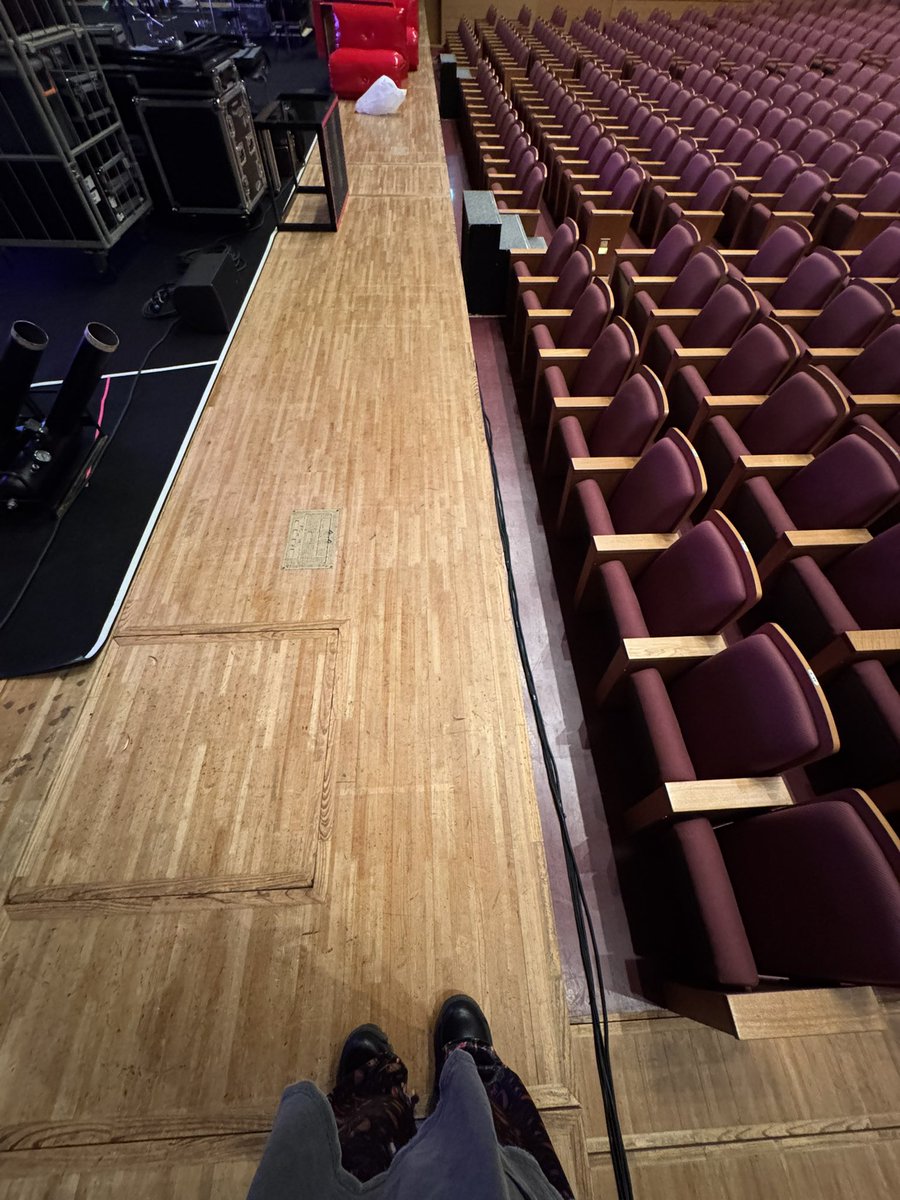 LiSA_OLiVE's tweet photo. おはよー☂️
本日グランキューブ大阪🐙
最前のみんなのほっぺにタッチできそうなくらい近い🤔
今日から二日間、大阪よろしくお願いしますっ🚚✯✯
#LACEUP_TOUR https://t.co/Nr4ZZlqpD3
