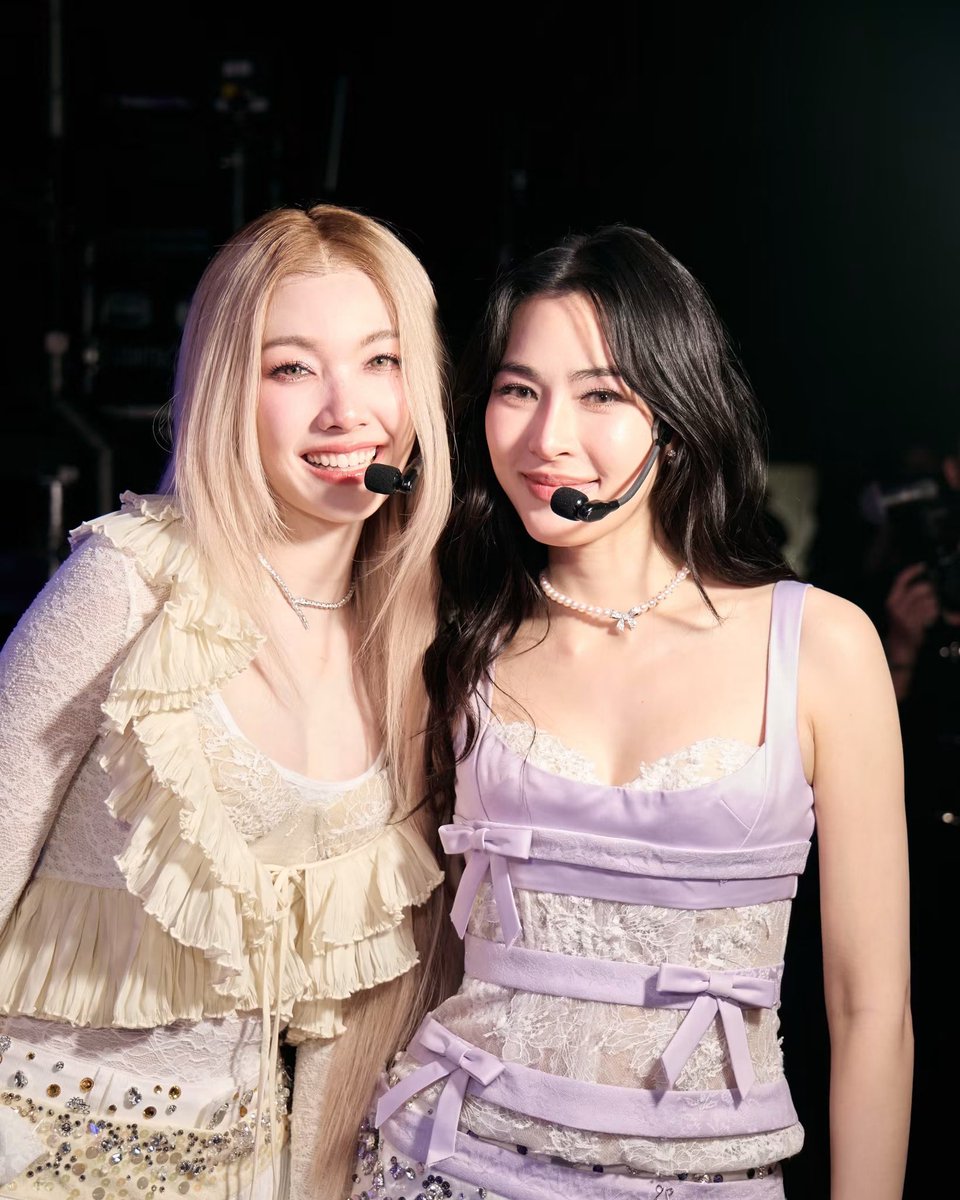 KhunCUP2_'s tweet photo. The concert ended successfully a week ago, but the hype is still going strong. More and more people outside the fandom are watching and sharing the clips. Our hardworking girls truly deserve all this love and recognition.

#LingOrmBetweenUsConcert https://t.co/lx9N9X8cHz