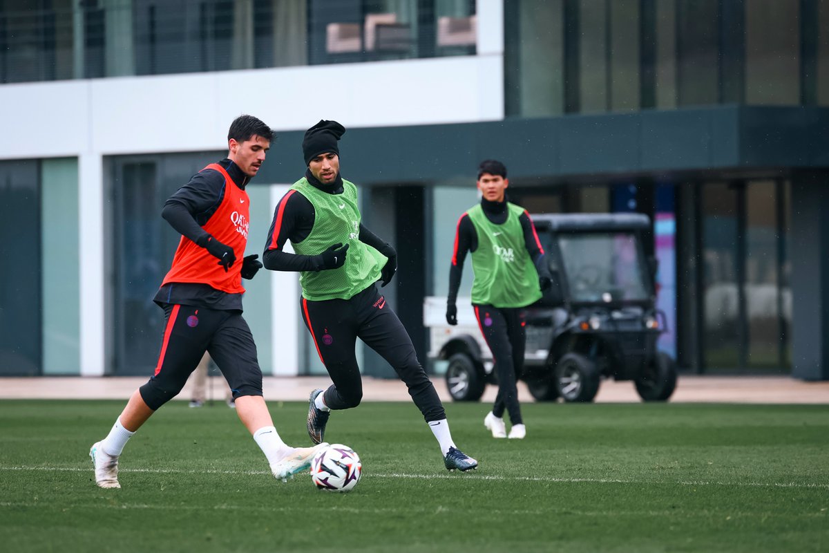 PSG_KR's tweet photo. 추워지는 날씨 속에서도 훈련은 계속됩니다 💪 https://t.co/L4cFb6gS5T