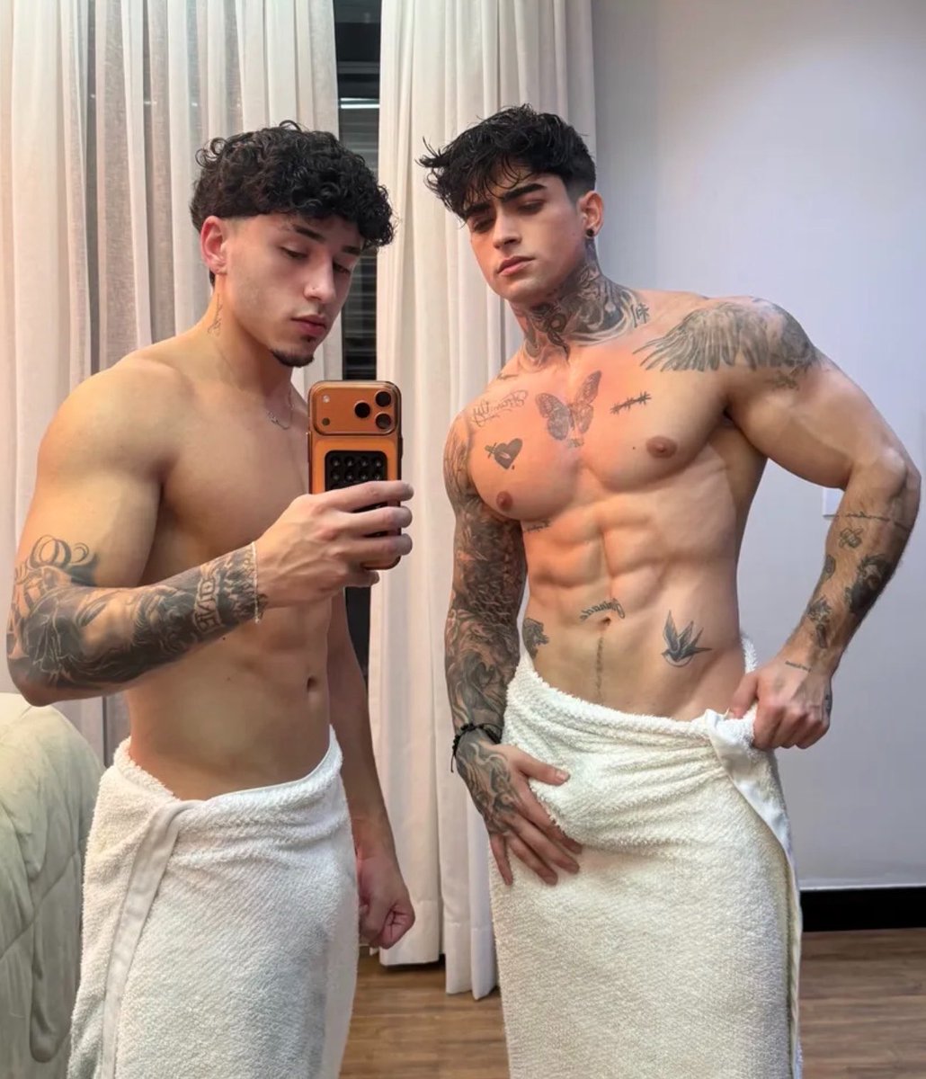 luizmiguell_07's tweet photo. Ele perdeu no x1 e teve que liberar o cuzinho pela primeira vez 🥵 https://t.co/KpZER7AQVm
