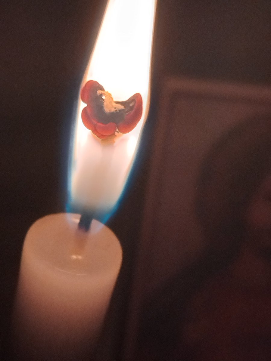 FideiGabriel's tweet photo. "E tudo que pedirdes em oração, crendo recebereis " Mt 21:22

Quando a Rosa aparece no pavio da vela, significa que Nossa Senhora te visitou, intercedeu por você e irá atender às suas preces. (Eu pedi pelas preces de vocês colocar aqui durante a semana. ) https://t.co/vGCtrZh58x